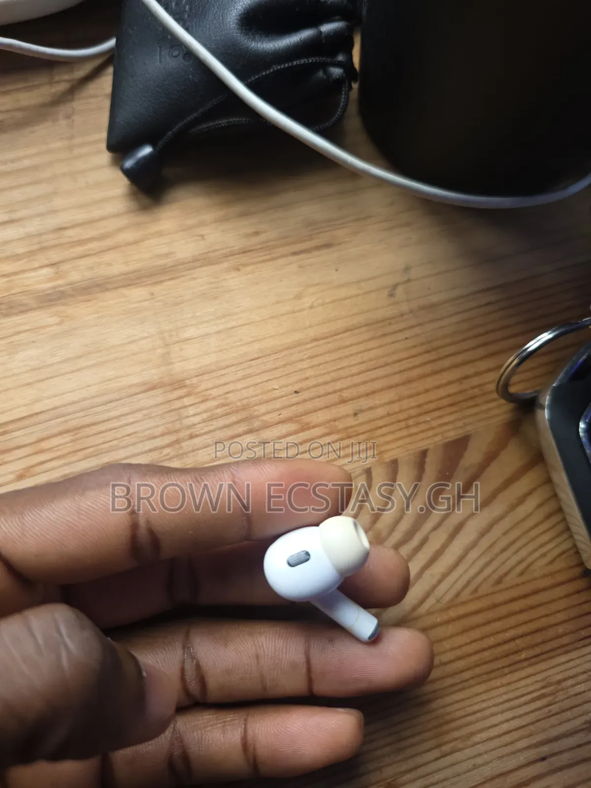 Airpods Pro 2 Type C Buds (Left Ear Only)