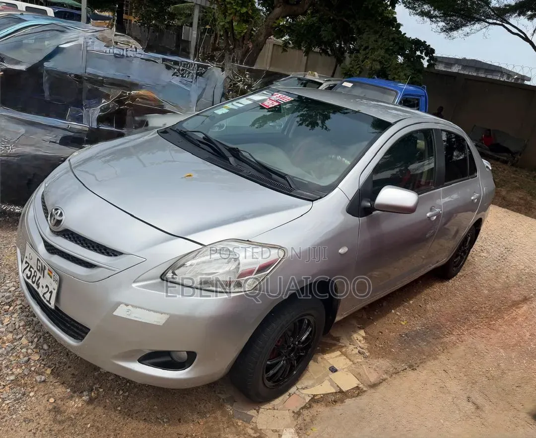 Toyota Belta 2010 Silver
