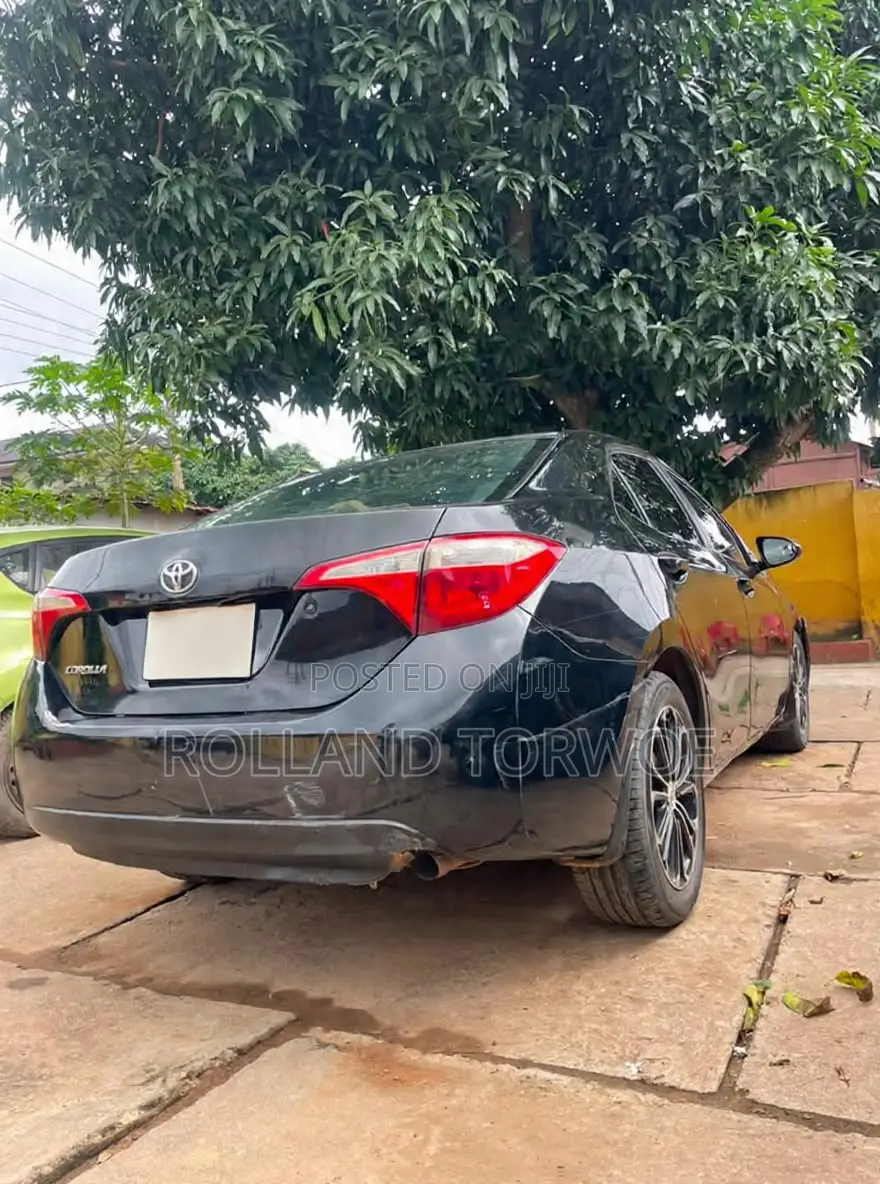 Toyota Corolla LE (1.8L 4cyl 2A) 2018 Black