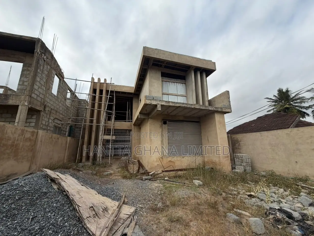 4bdrm House in Adenta, Housing Down for sale
