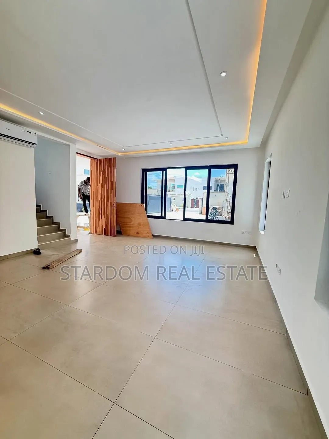 4bdrm Townhouse / Terrace in East Legon, A&C Mall Area for rent