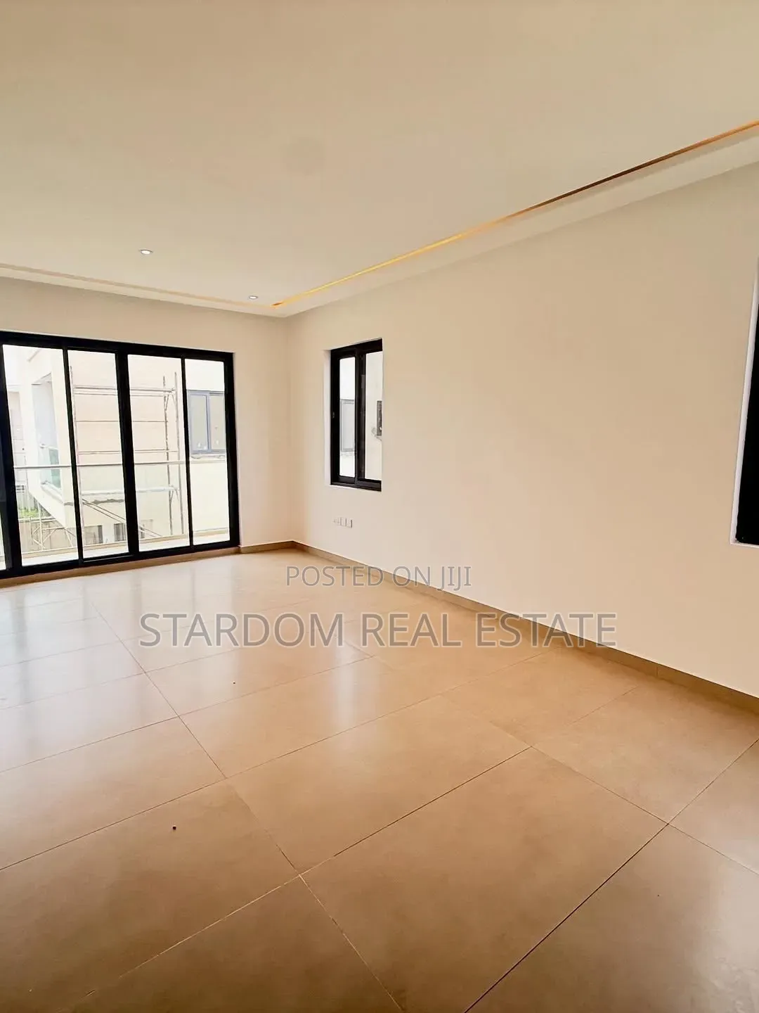4bdrm Townhouse / Terrace in East Legon, A&C Mall Area for rent