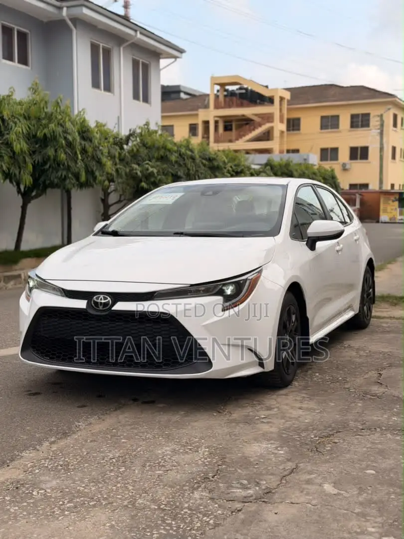 Toyota Corolla LE 2021 White