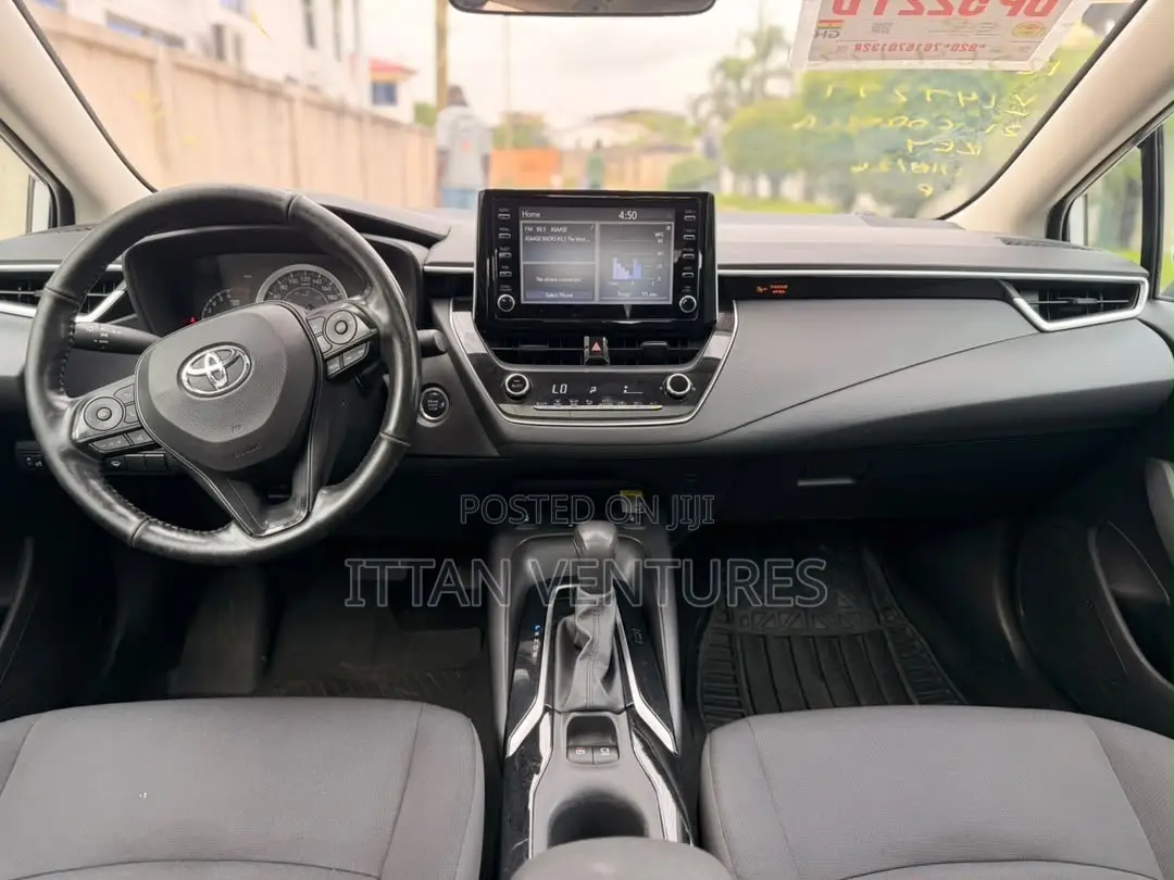 Toyota Corolla LE 2021 White
