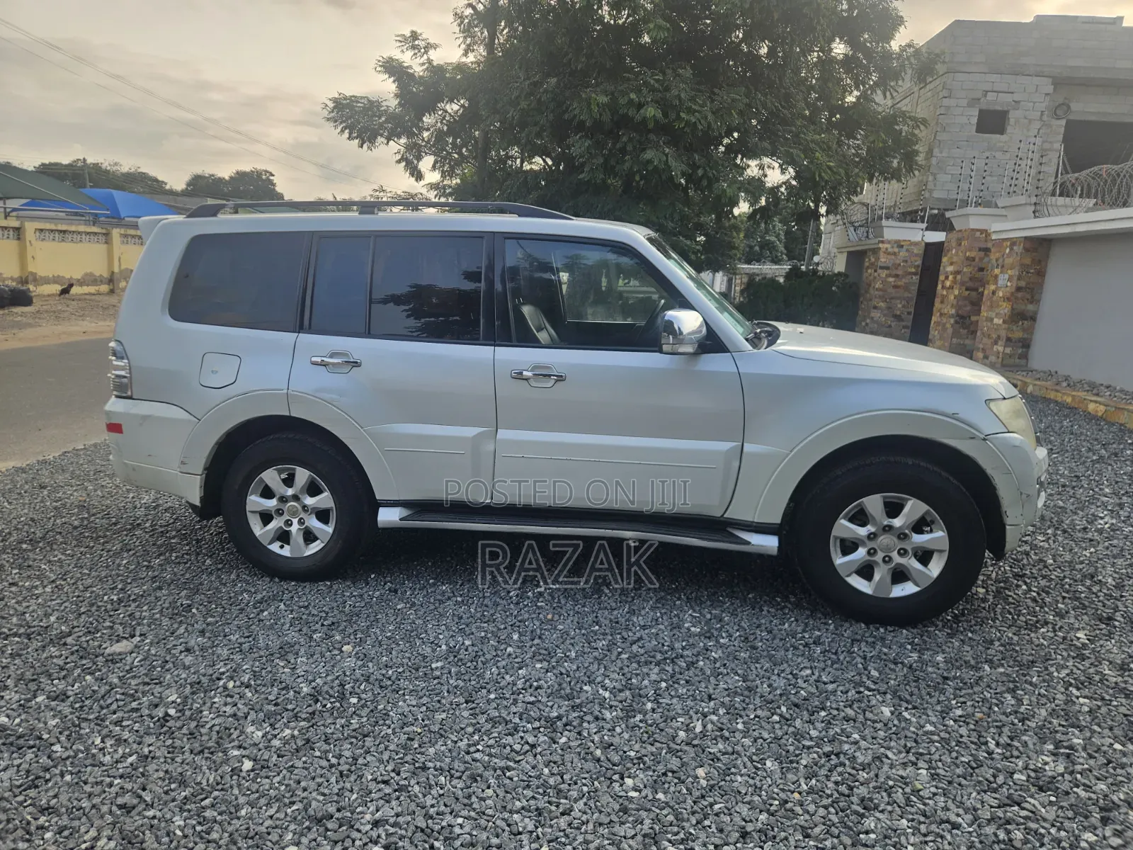 Mitsubishi Pajero 2017 Off white