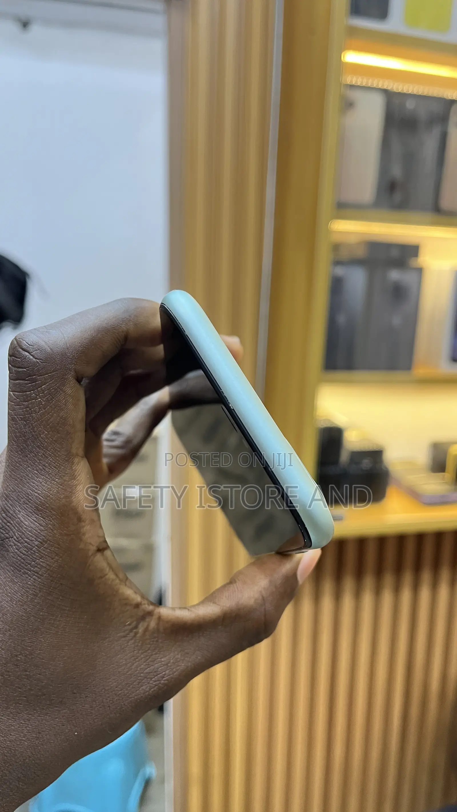 New Apple iPhone 11 64 GB Green