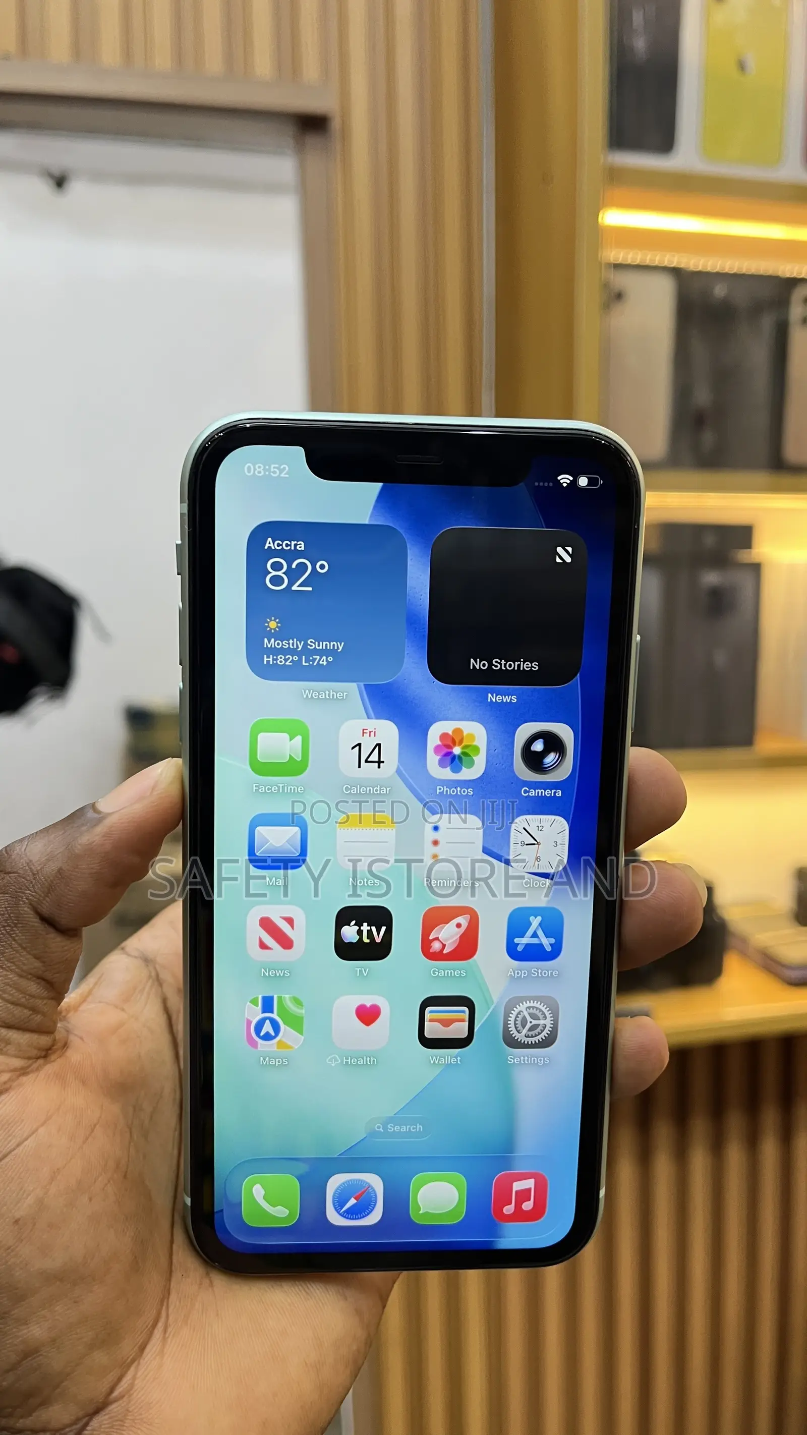 New Apple iPhone 11 64 GB Green