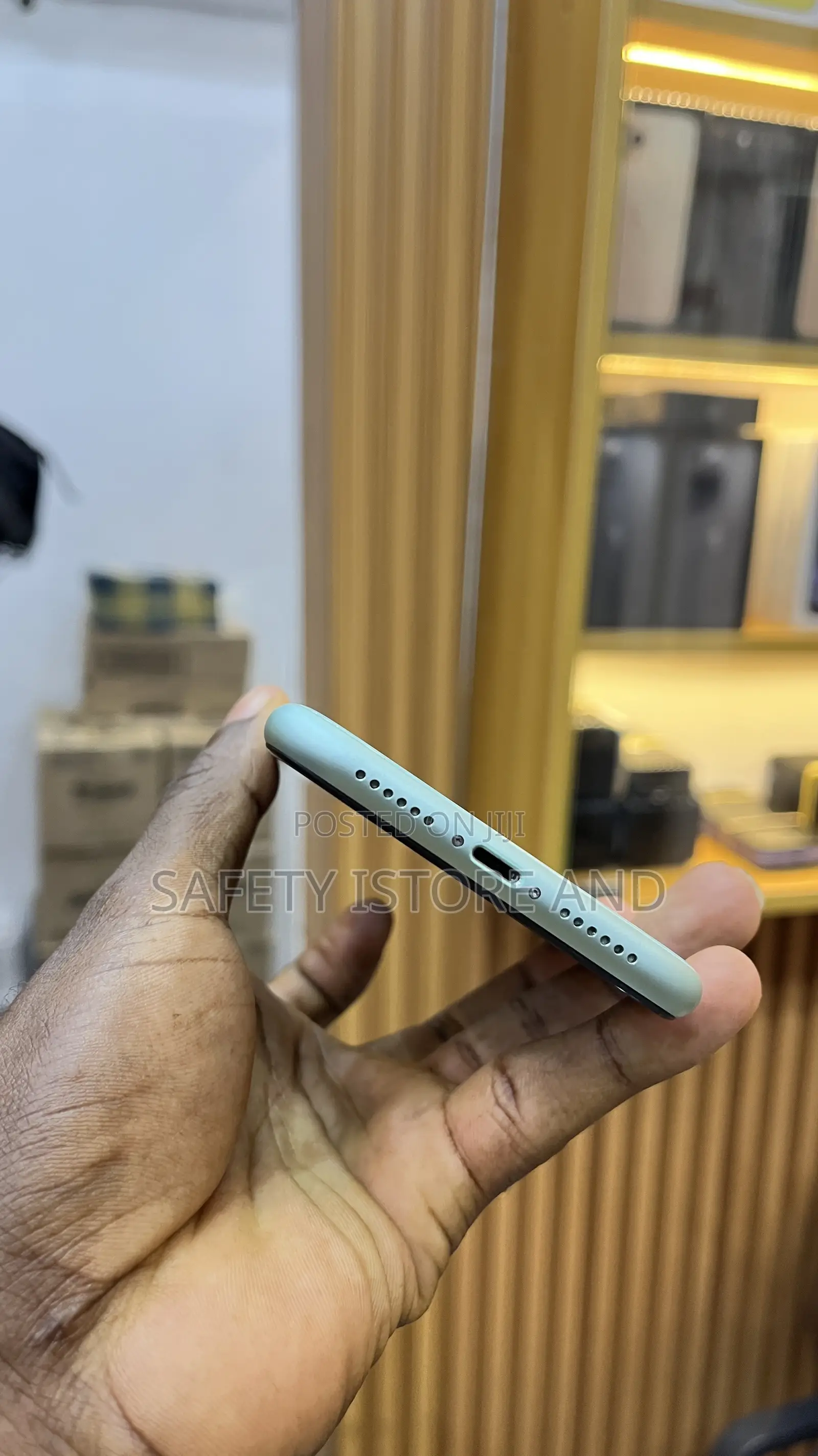 New Apple iPhone 11 64 GB Green