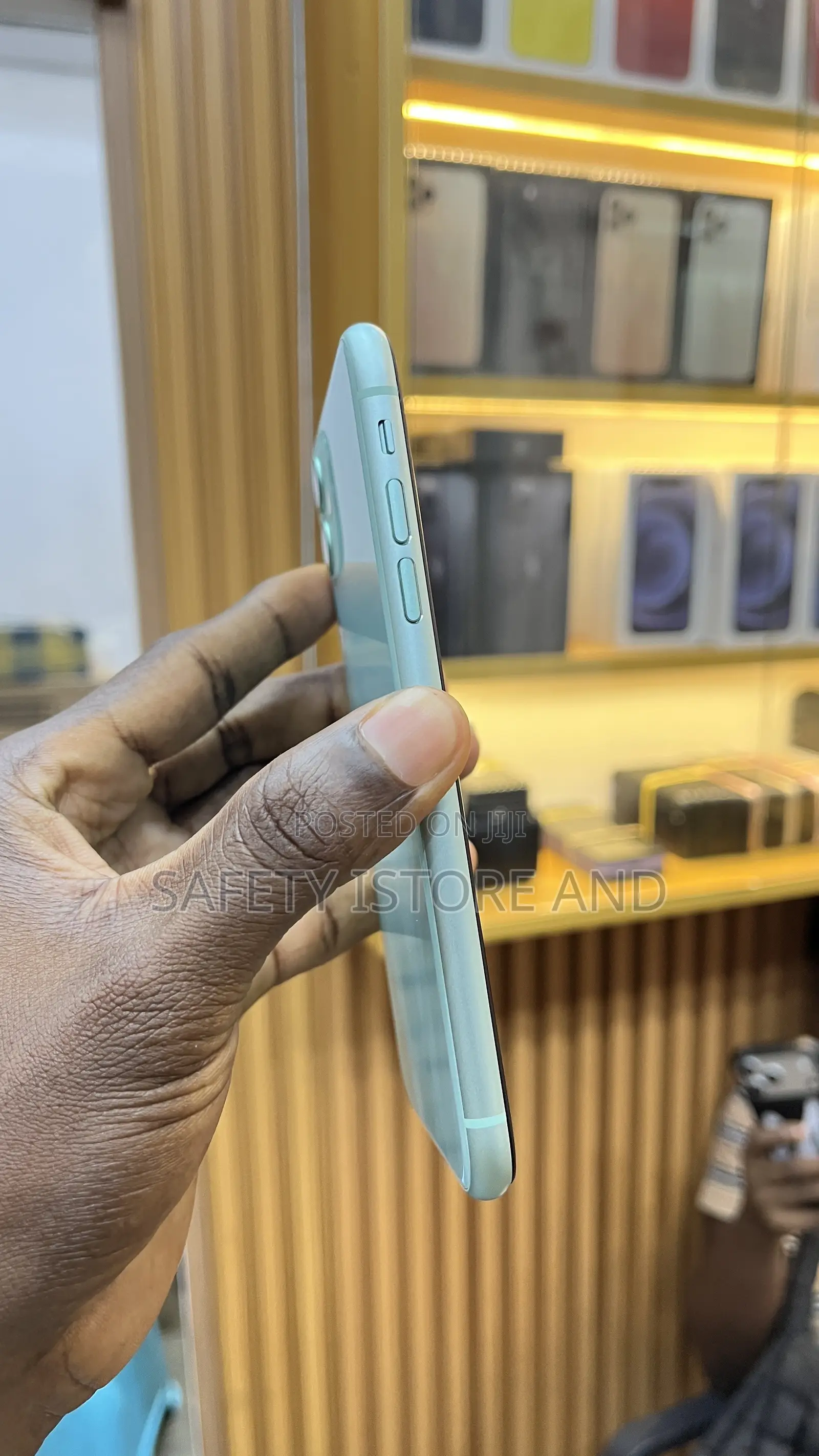 New Apple iPhone 11 64 GB Green