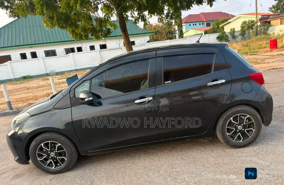 Toyota Vitz 2016 Black