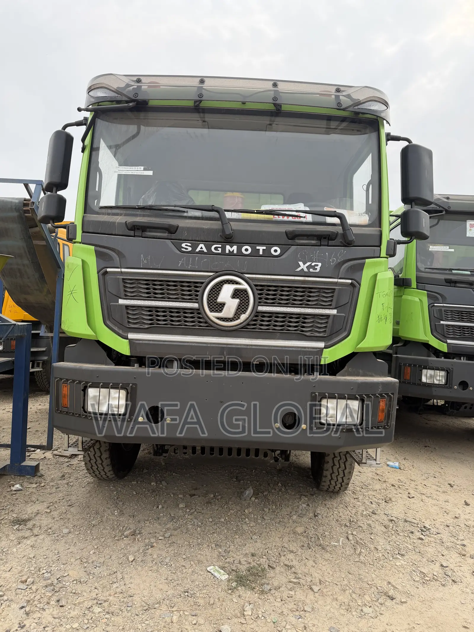 8X4 Tipper Truck