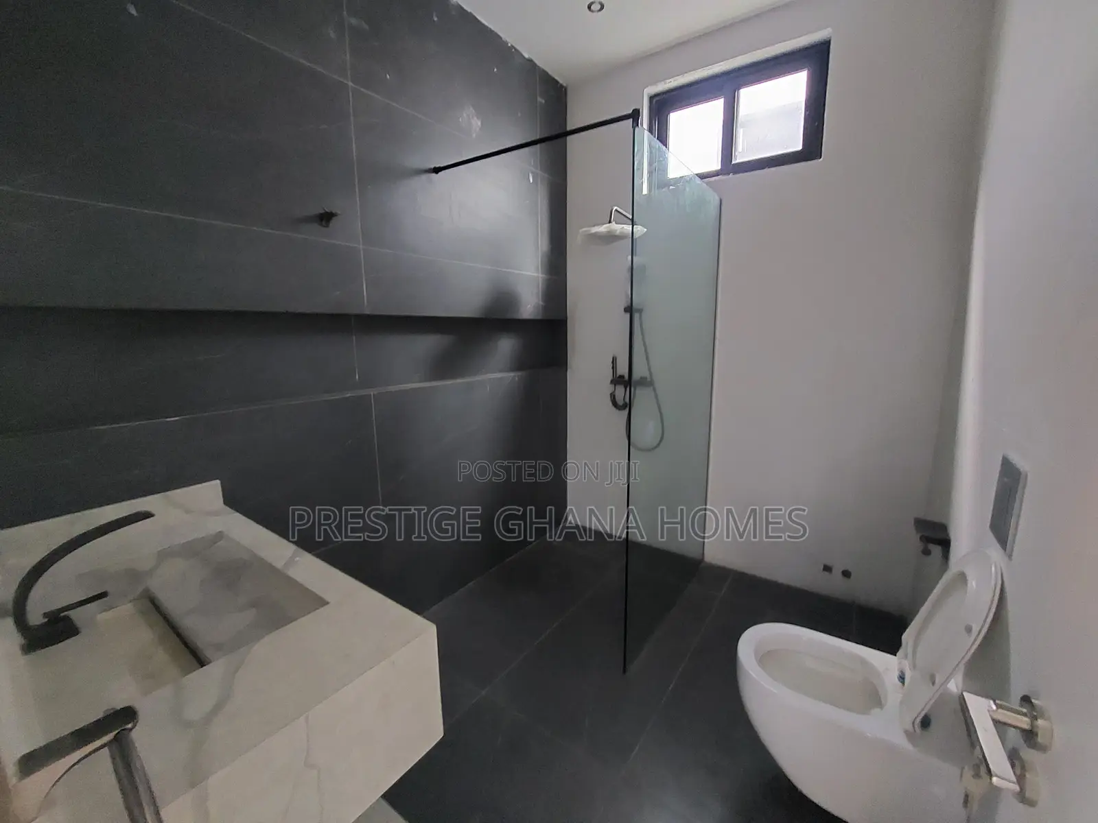3bdrm Townhouse / Terrace in Dzorwulu for rent