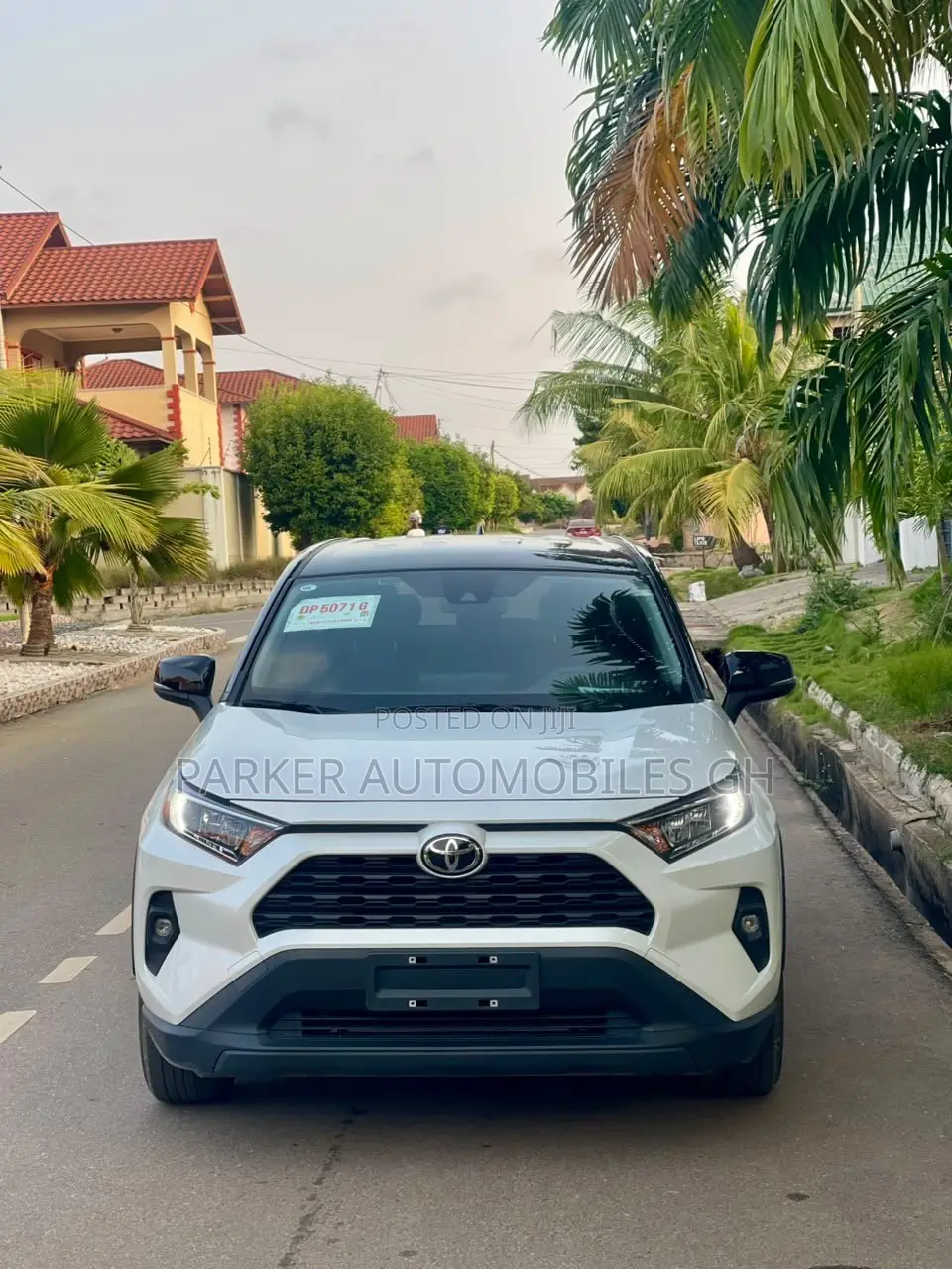 Toyota RAV4 XLE 2025 White