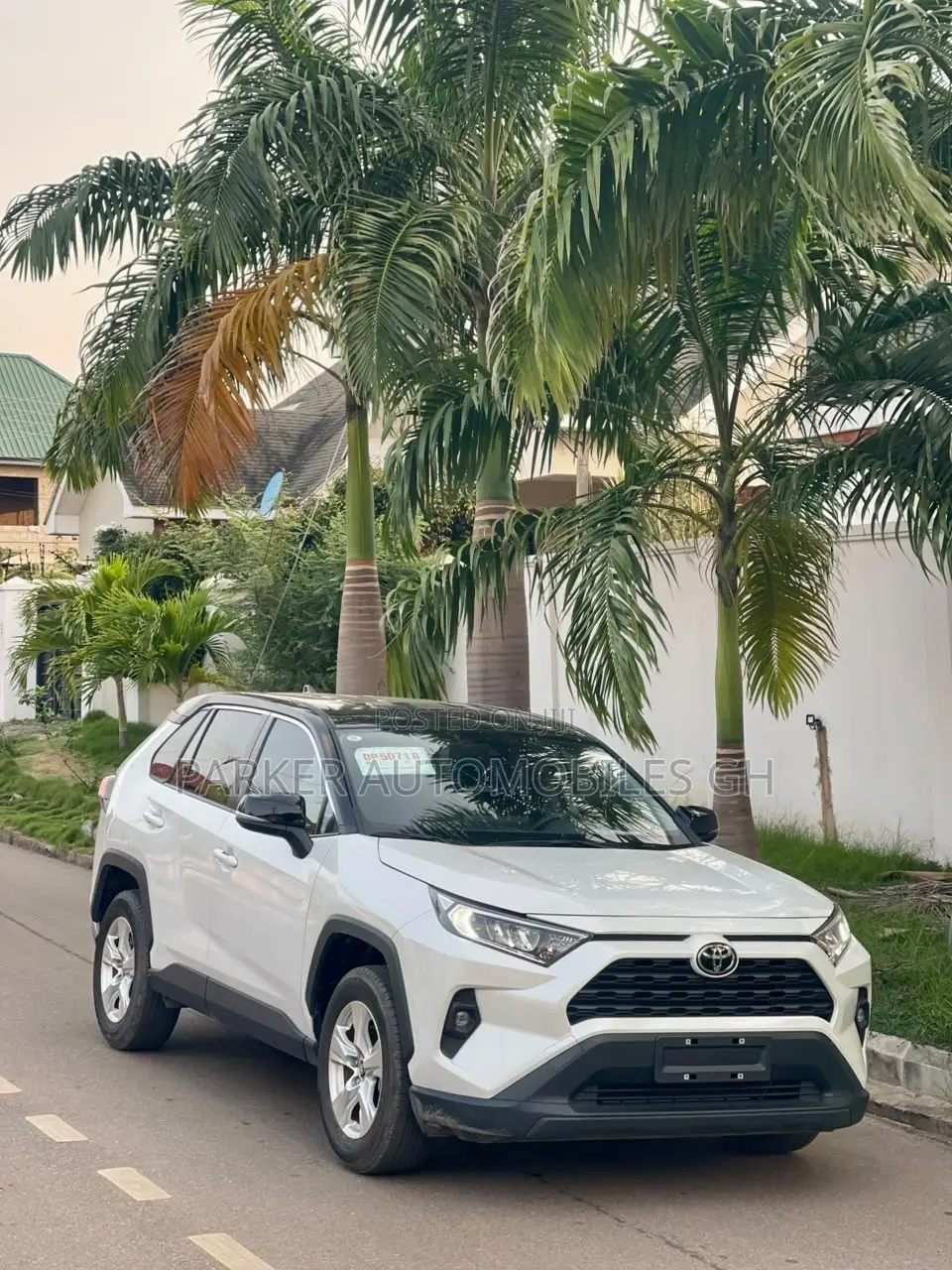 Toyota RAV4 XLE 2025 White