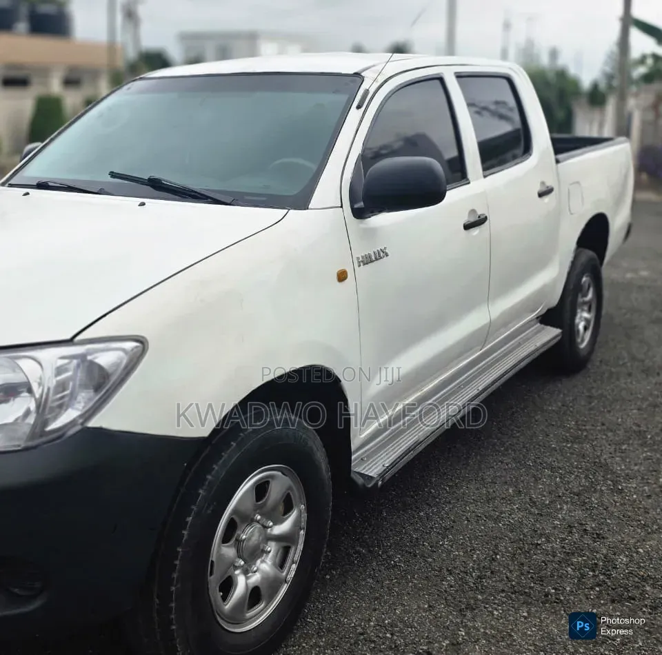 Toyota Hilux 2012 White