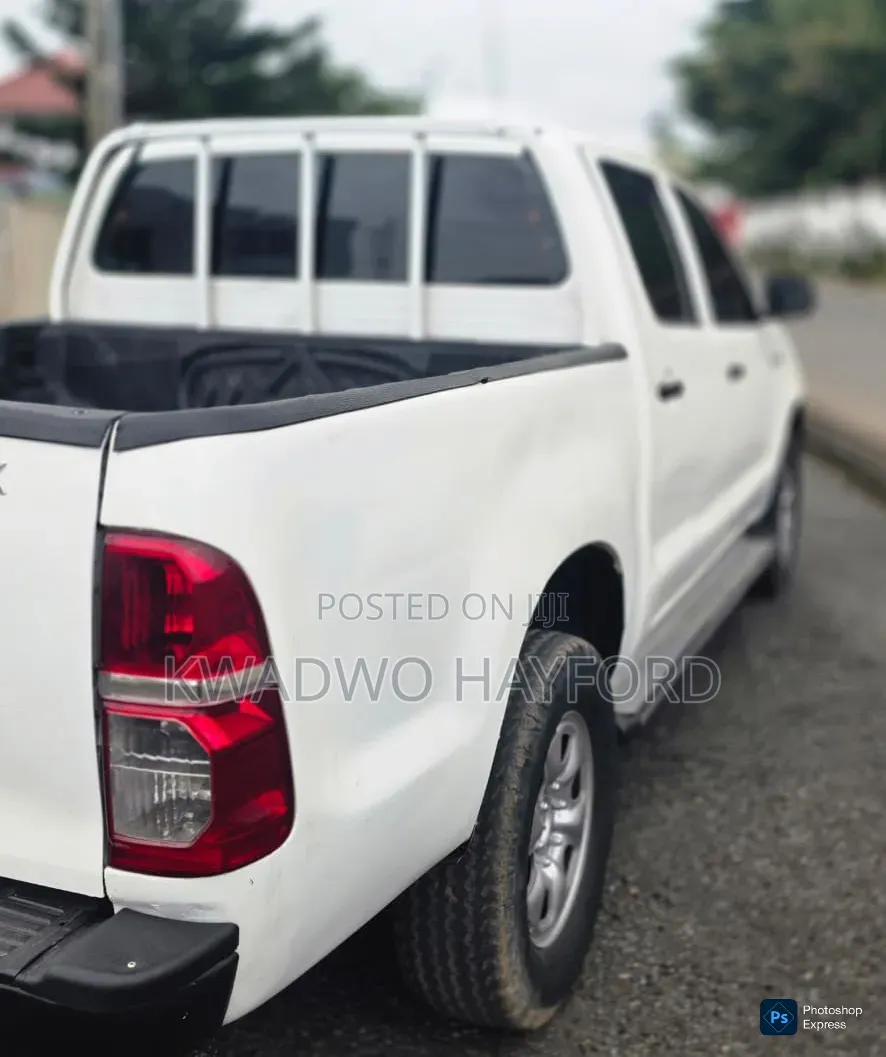 Toyota Hilux 2012 White