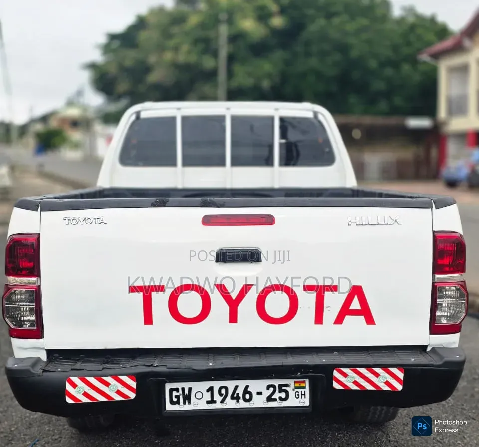 Toyota Hilux 2012 White