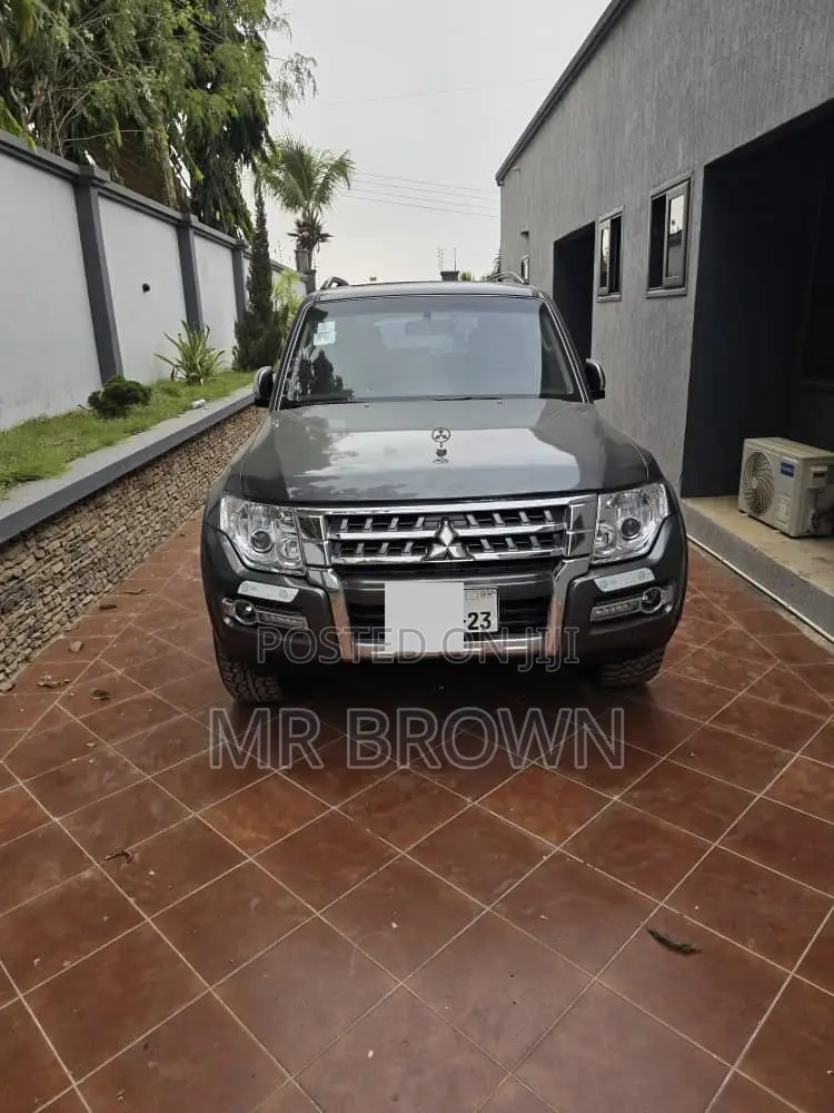 Mitsubishi Pajero V80 3.8 V6 GLS 2017 Gray