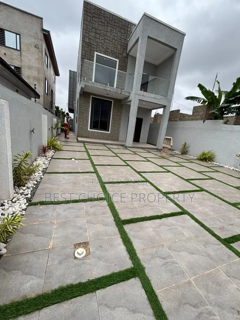 4bdrm Duplex in New Legon for sale