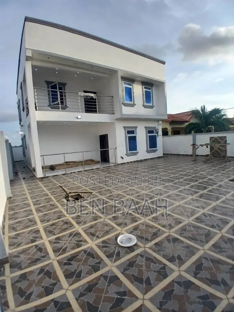 4bdrm Duplex in Ben Properties, Accra Metropolitan for sale