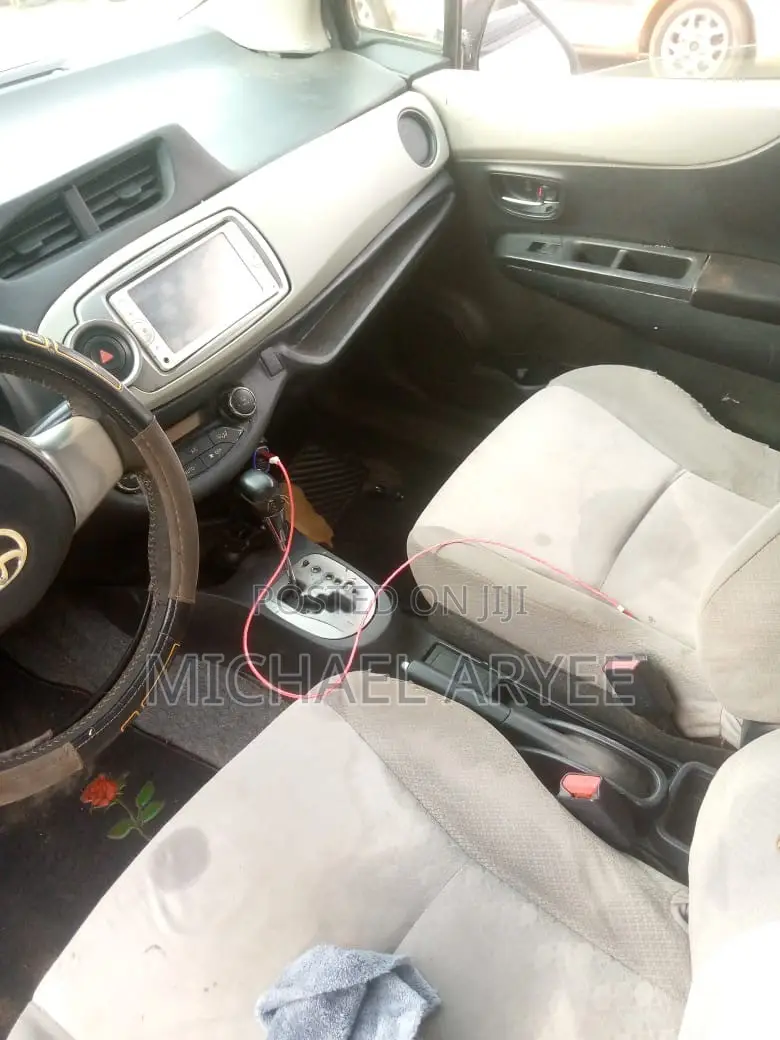 Toyota Vitz 2012 White