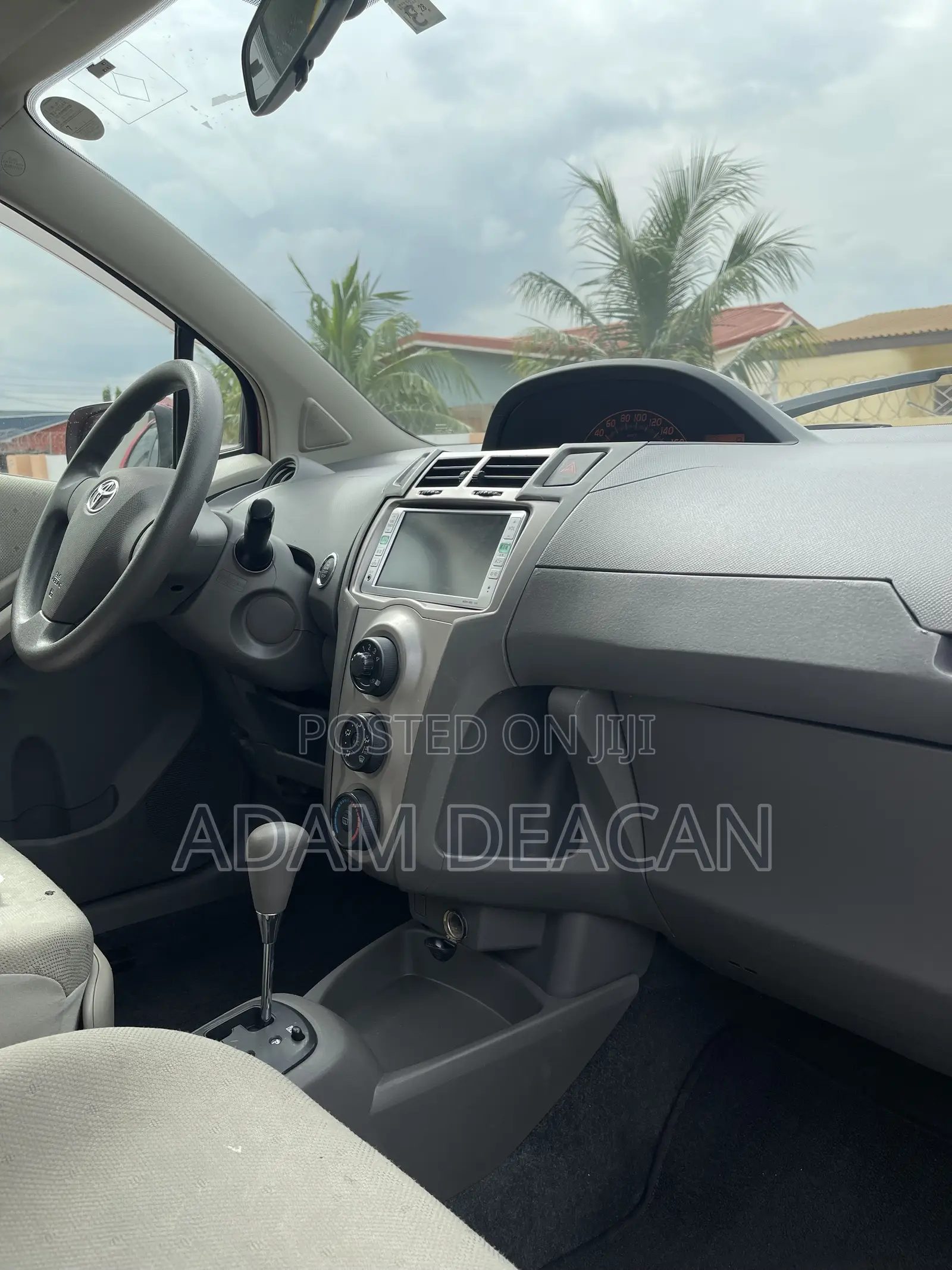 Toyota Vitz 2010 Red