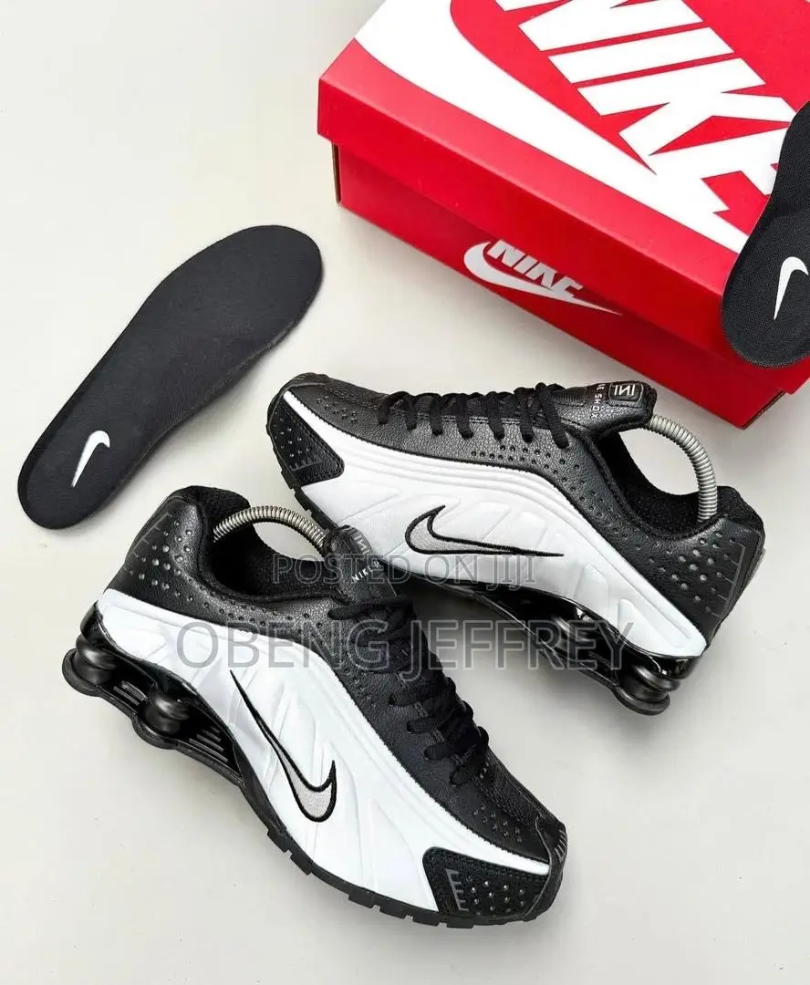 Original Nike Shox R4 Striking Black/White