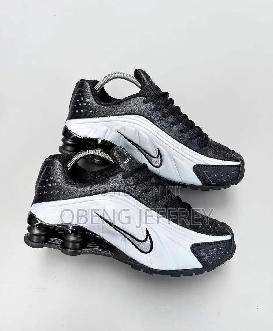 Original Nike Shox R4 Striking Black/White