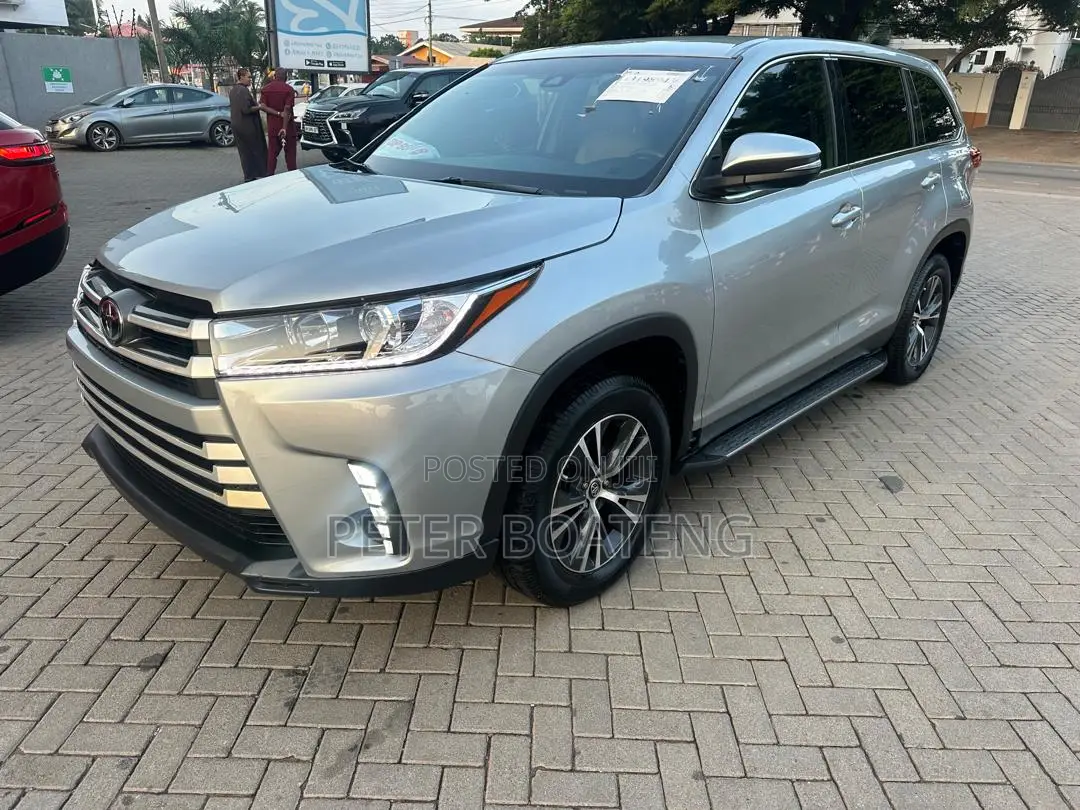 Toyota Highlander LE Plus 2019 Silver