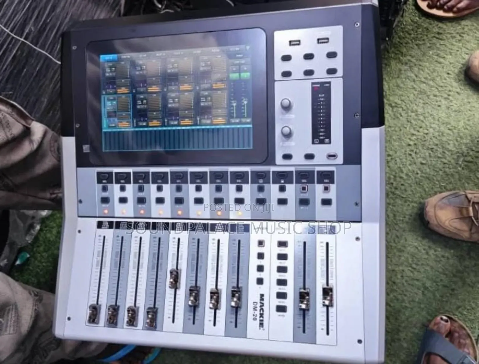 Mackie DM-20 20-Channel Digital Mixer Console