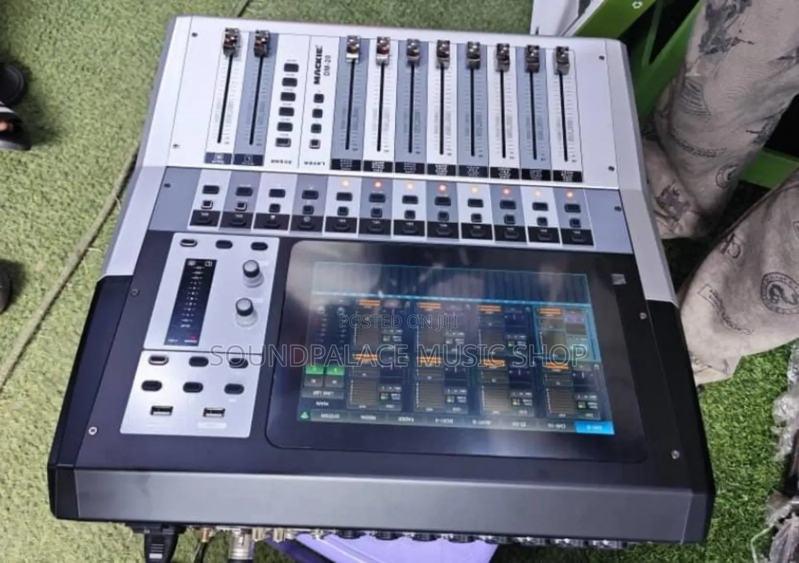 Mackie DM-20 20-Channel Digital Mixer Console