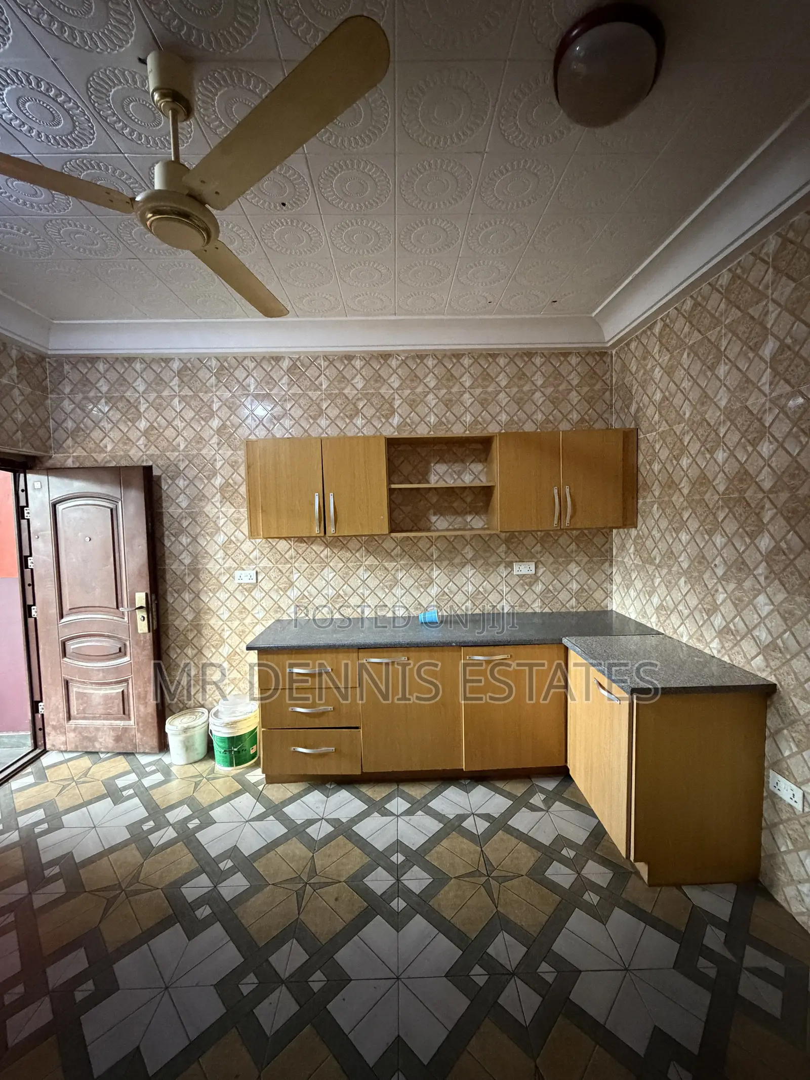 3bdrm Apartment in Westhills Mall for rent