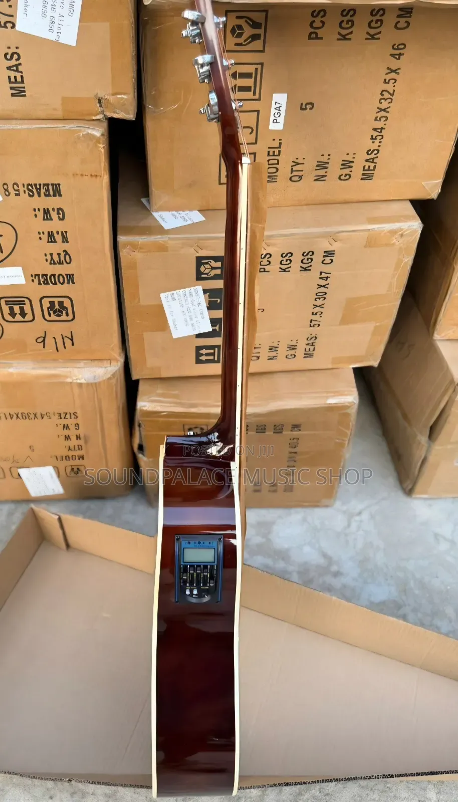 Yamaha Acoustic-Electric Guitar/ Semi-Acoustic Guitar