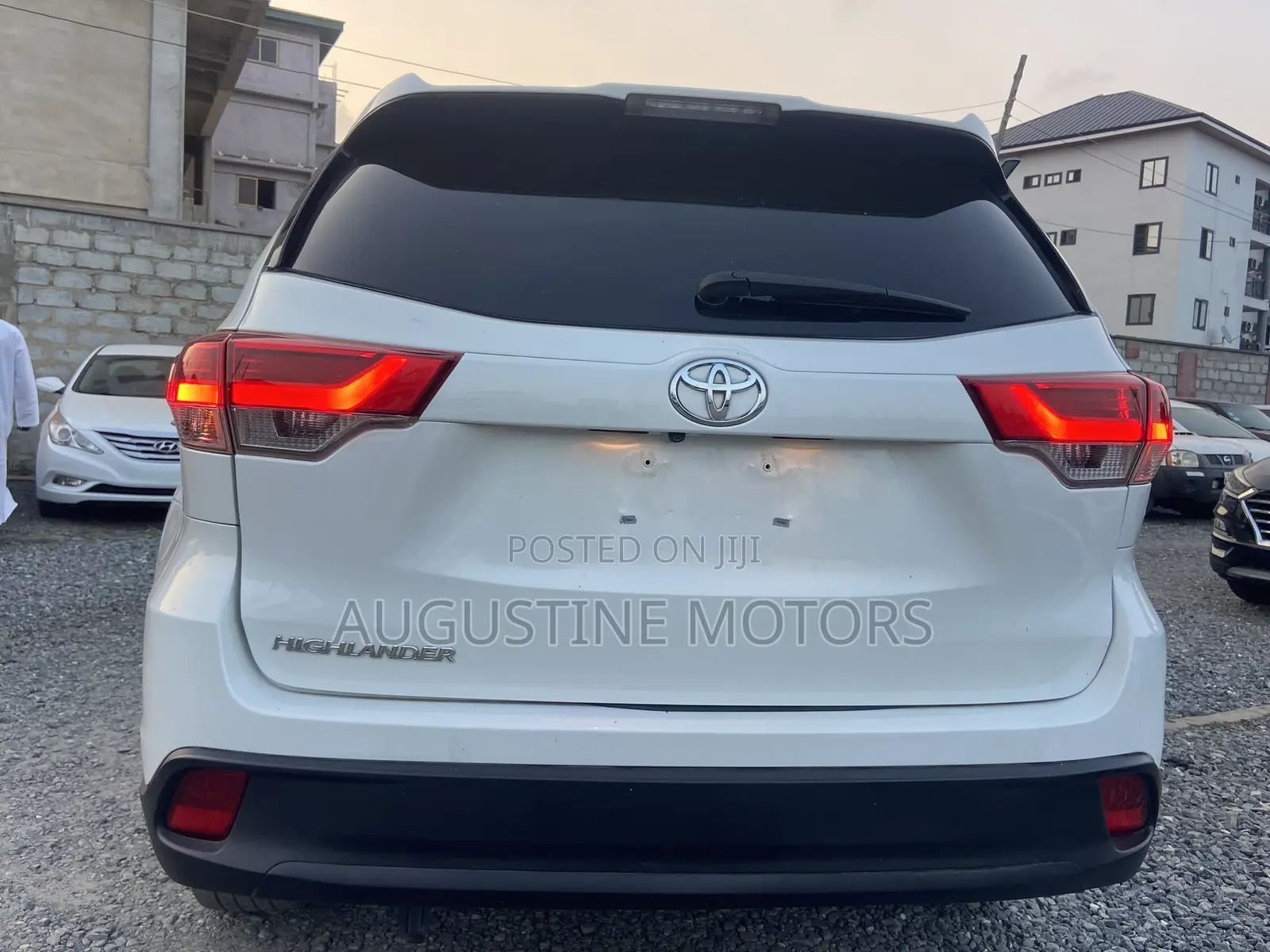 Toyota Highlander LE 2019 White