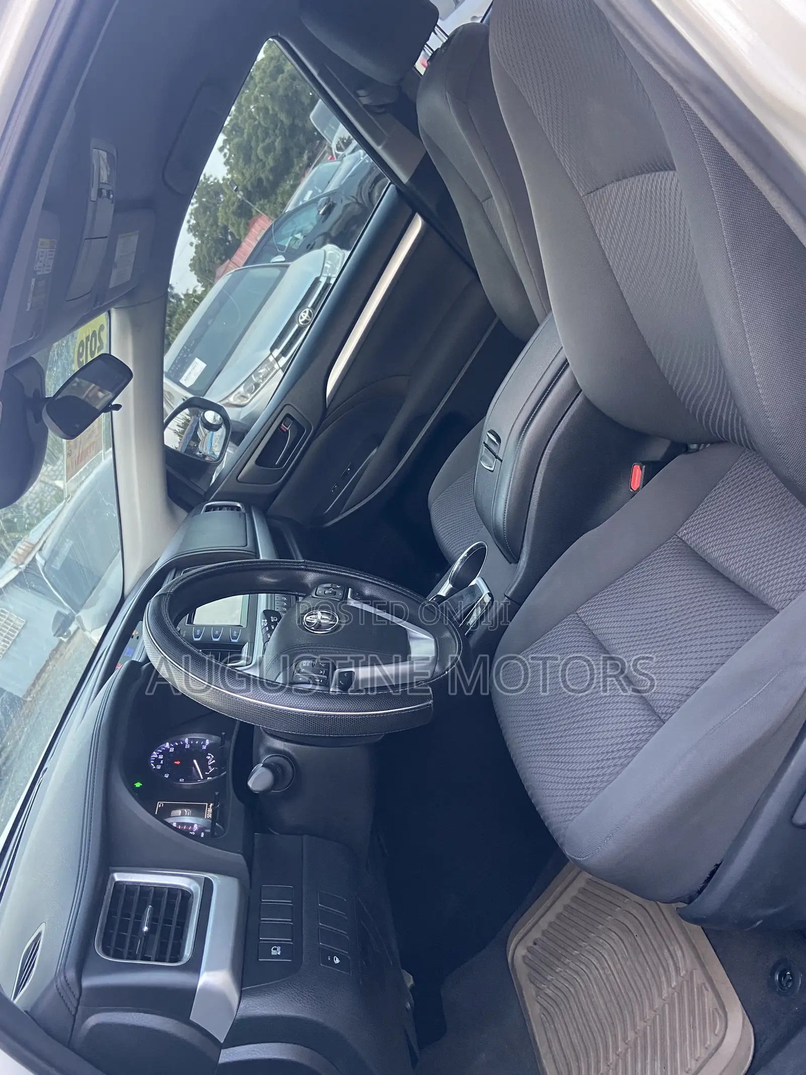 Toyota Highlander LE 2019 White
