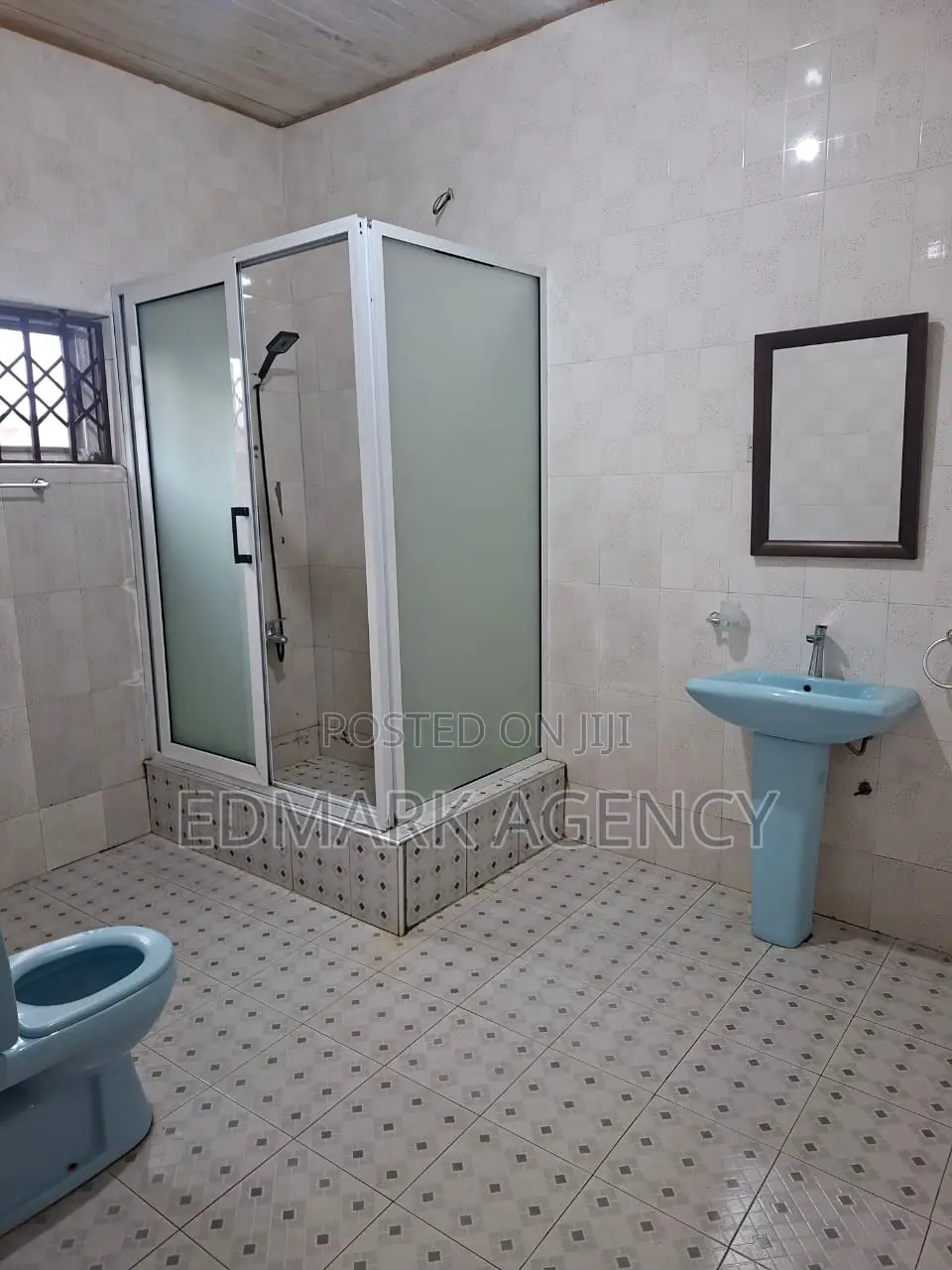5bdrm House in Kwabenya Acp for rent