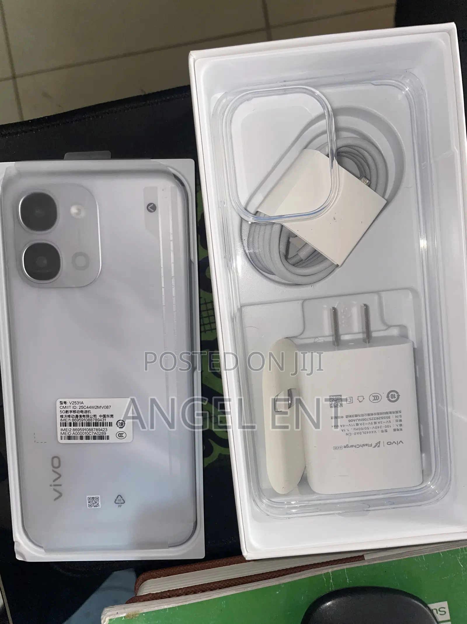 New Vivo V25 128 GB Silver