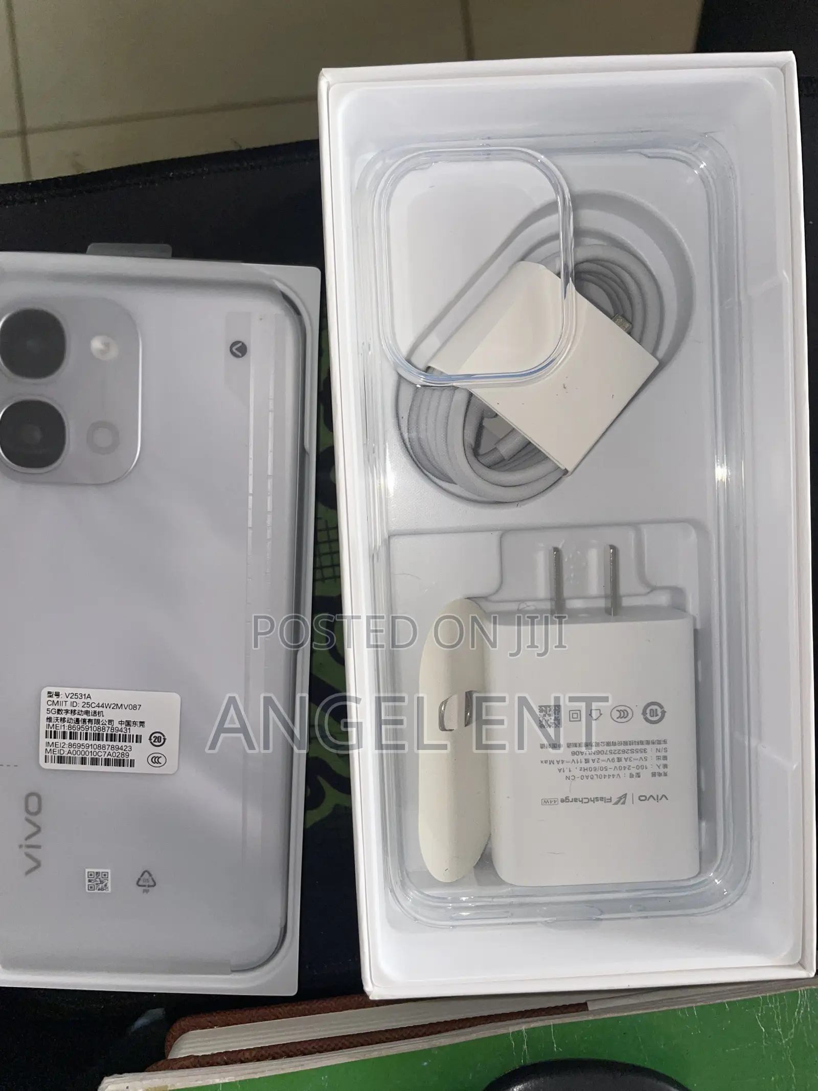 New Vivo V25 128 GB Silver