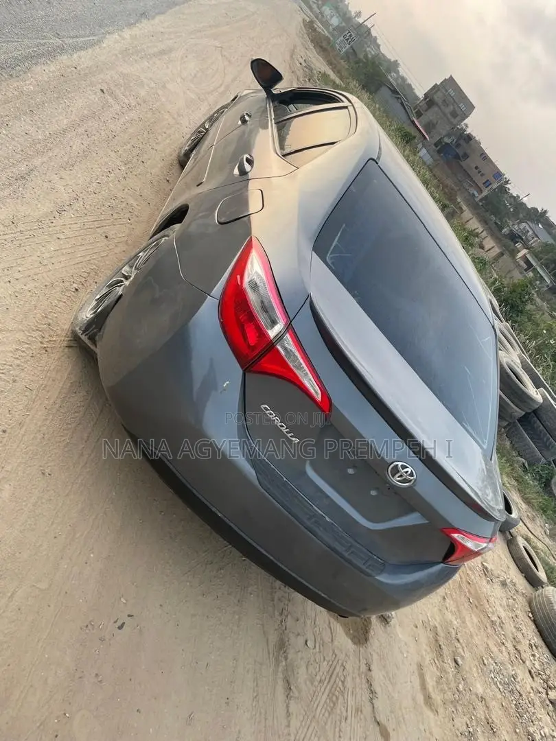 Toyota Corolla LE 4dr Sedan (1.8L 4cyl CVT) 2015 Gray