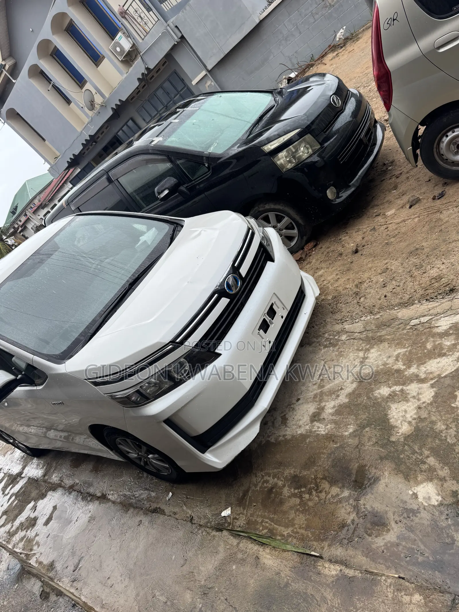 Toyota Voxy Hybrid X 2WD 7-Seater 2015 White