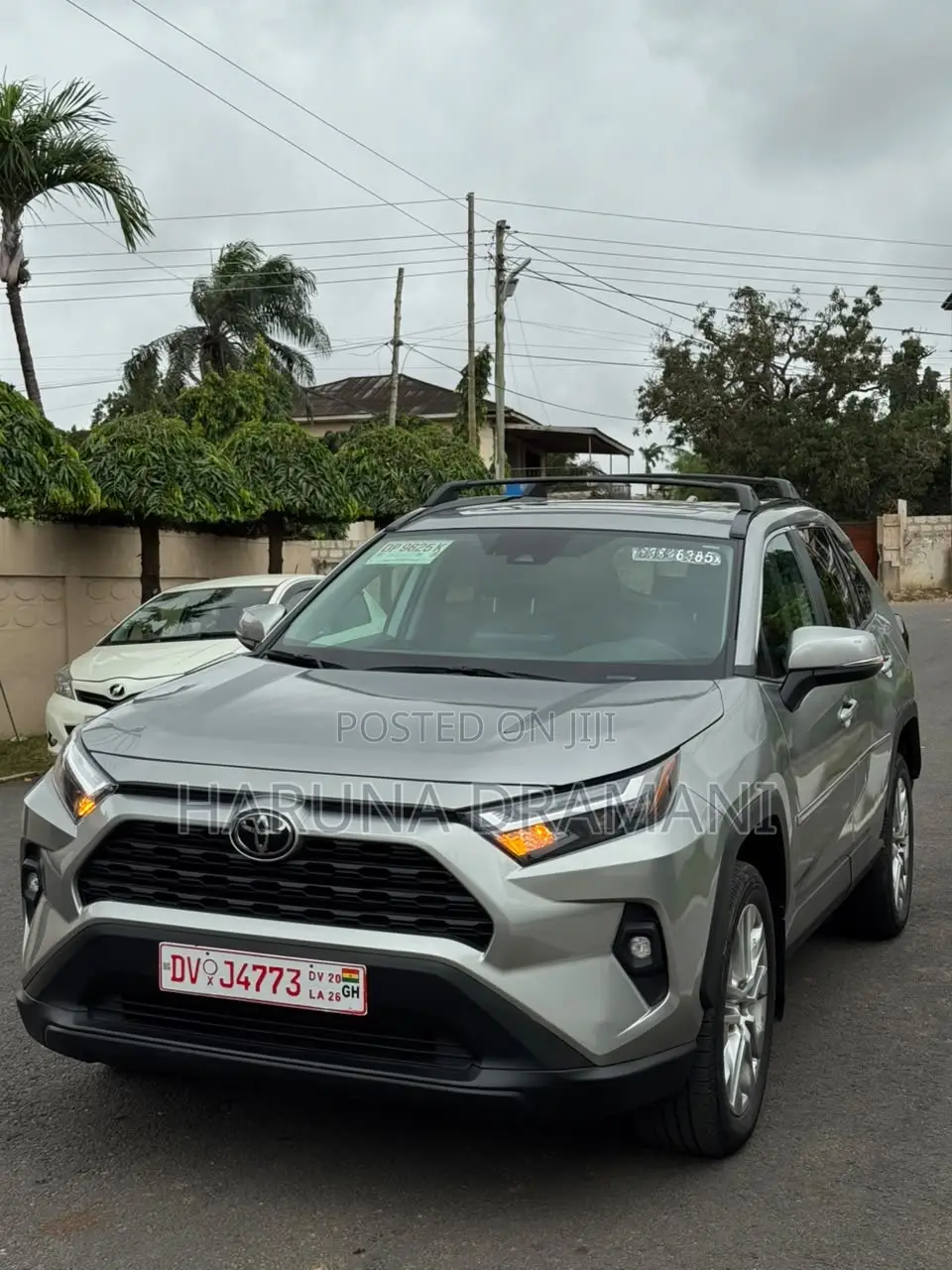 Toyota RAV4 XLE Premium 2025 Silver