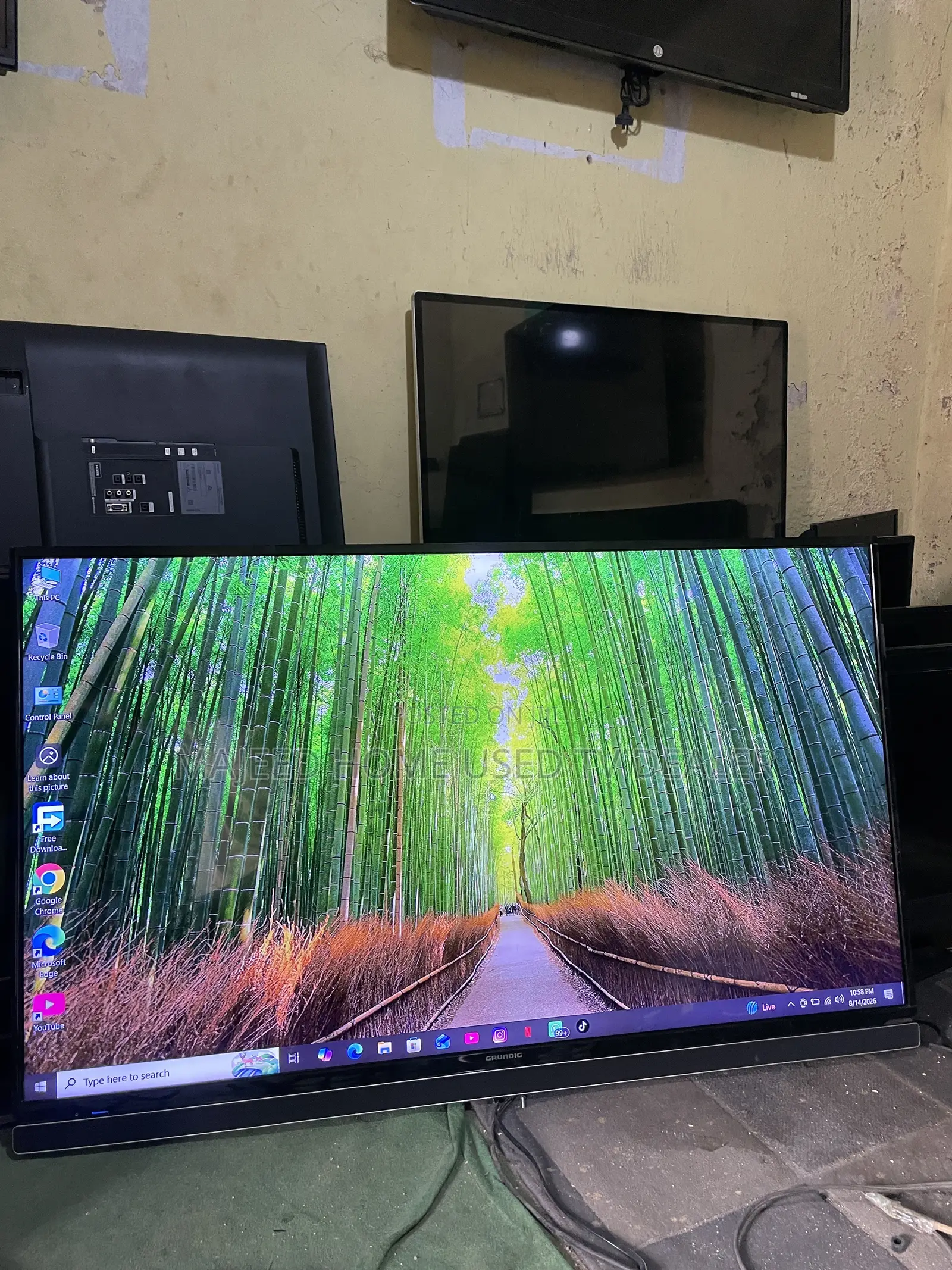 55inches Smart Digital Satellite TV