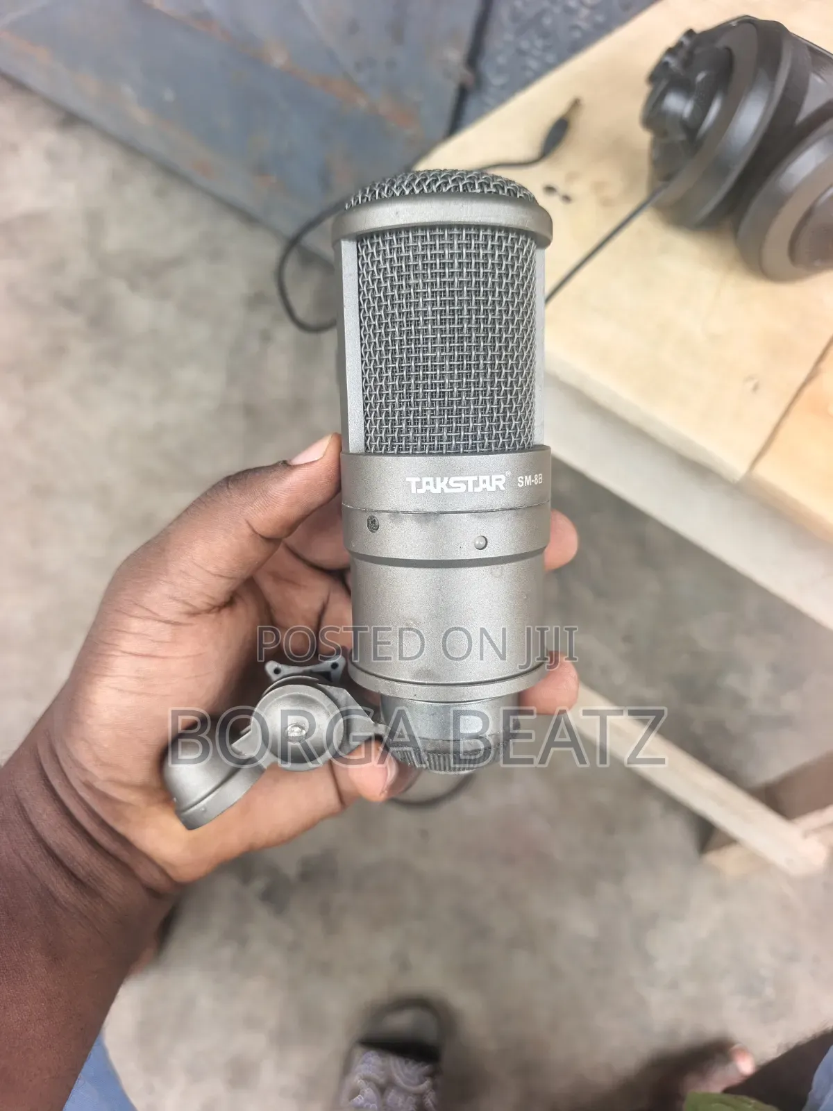 TakStar Sm7B Studio Microphone