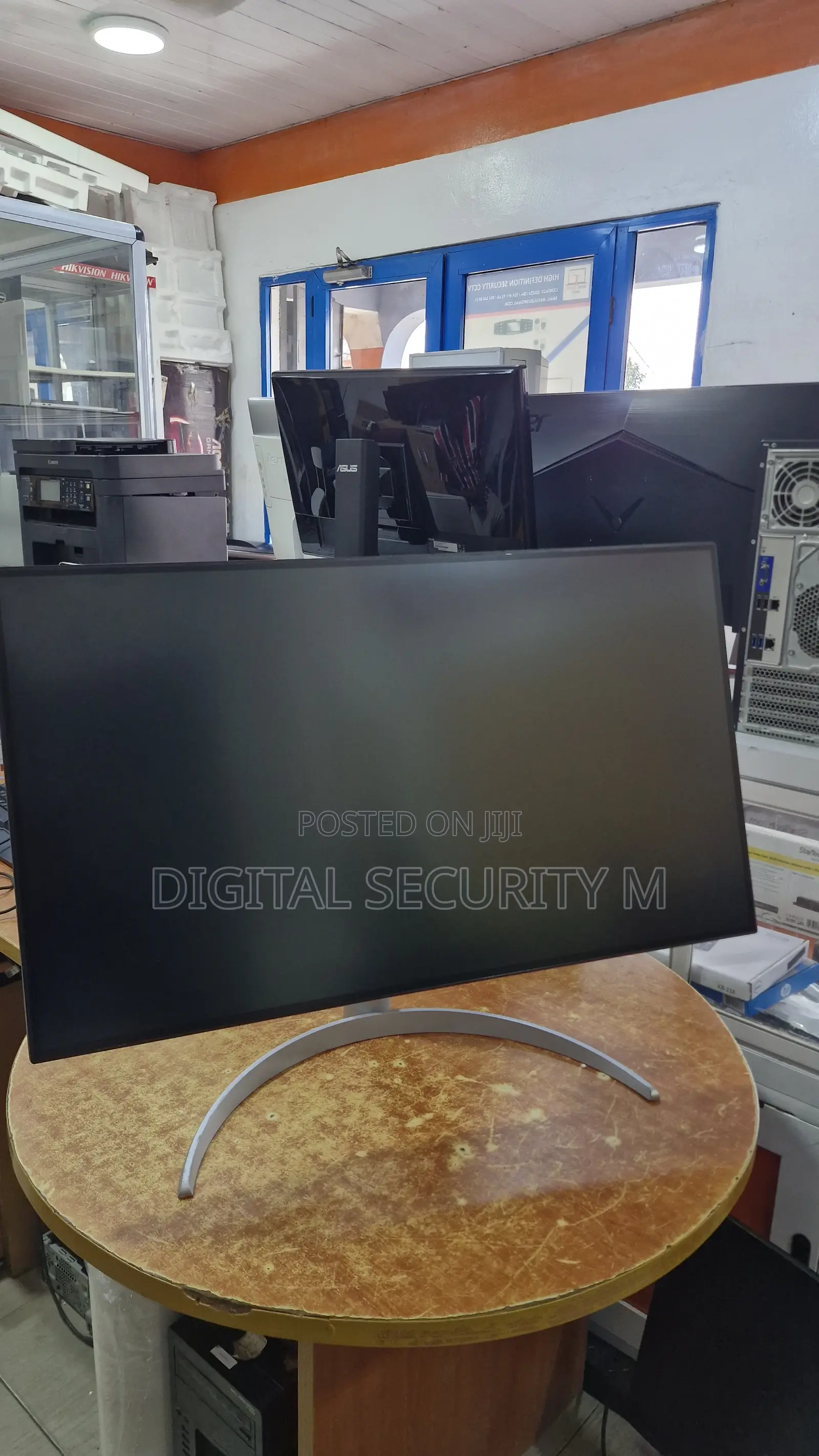 32" Class UltraFine UHD LED Monitor