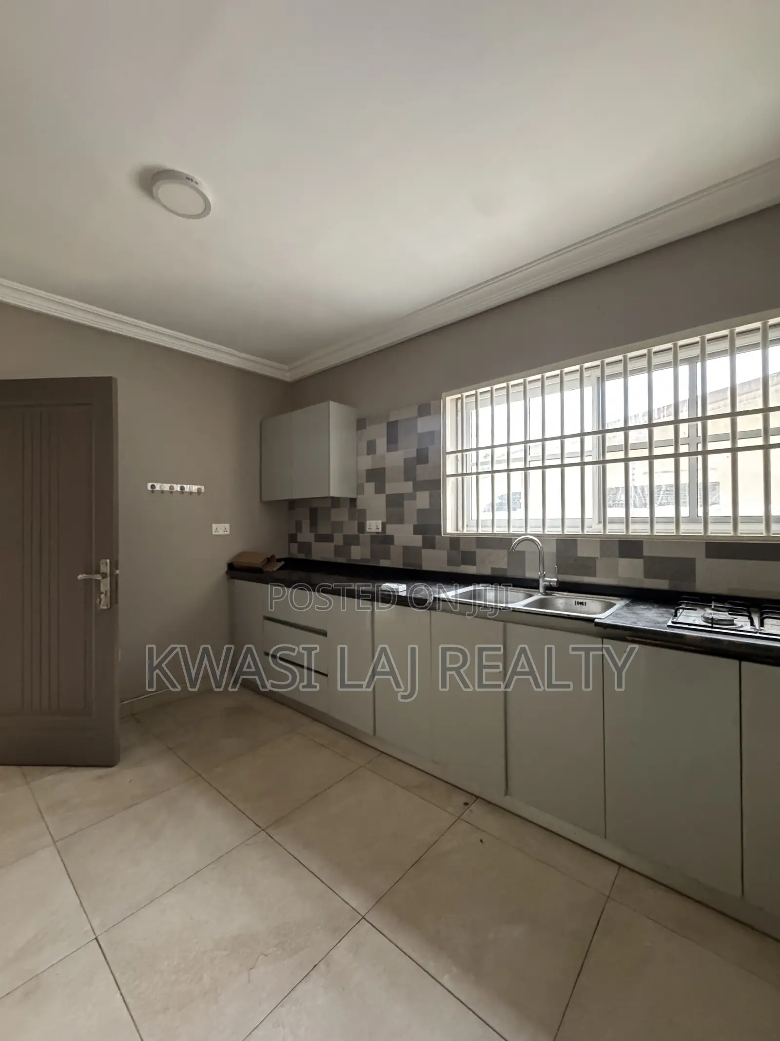 3bdrm Apartment in Whitecross, Weija for rent