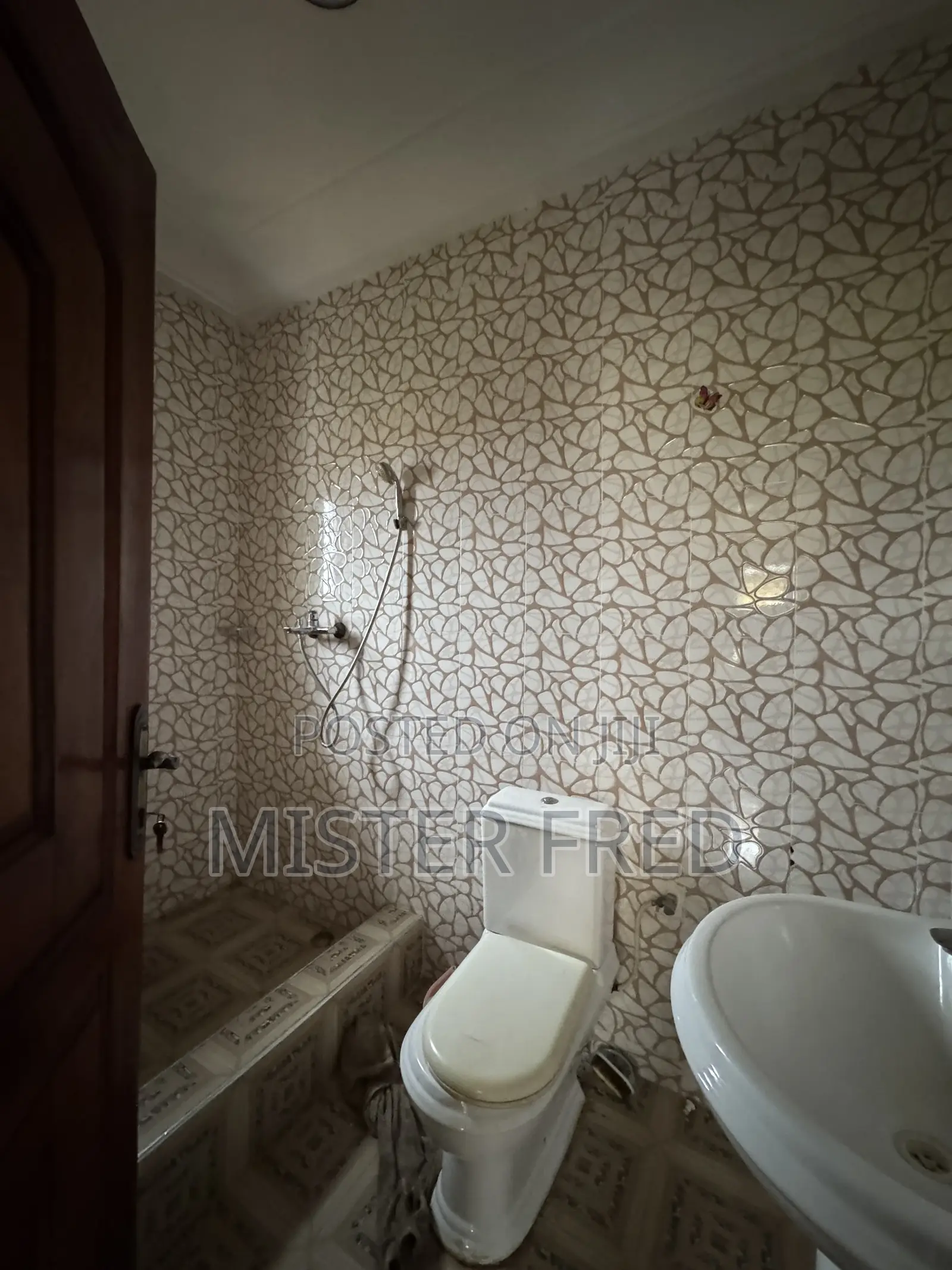 3bdrm Apartment in Blockfactory, Weija for rent