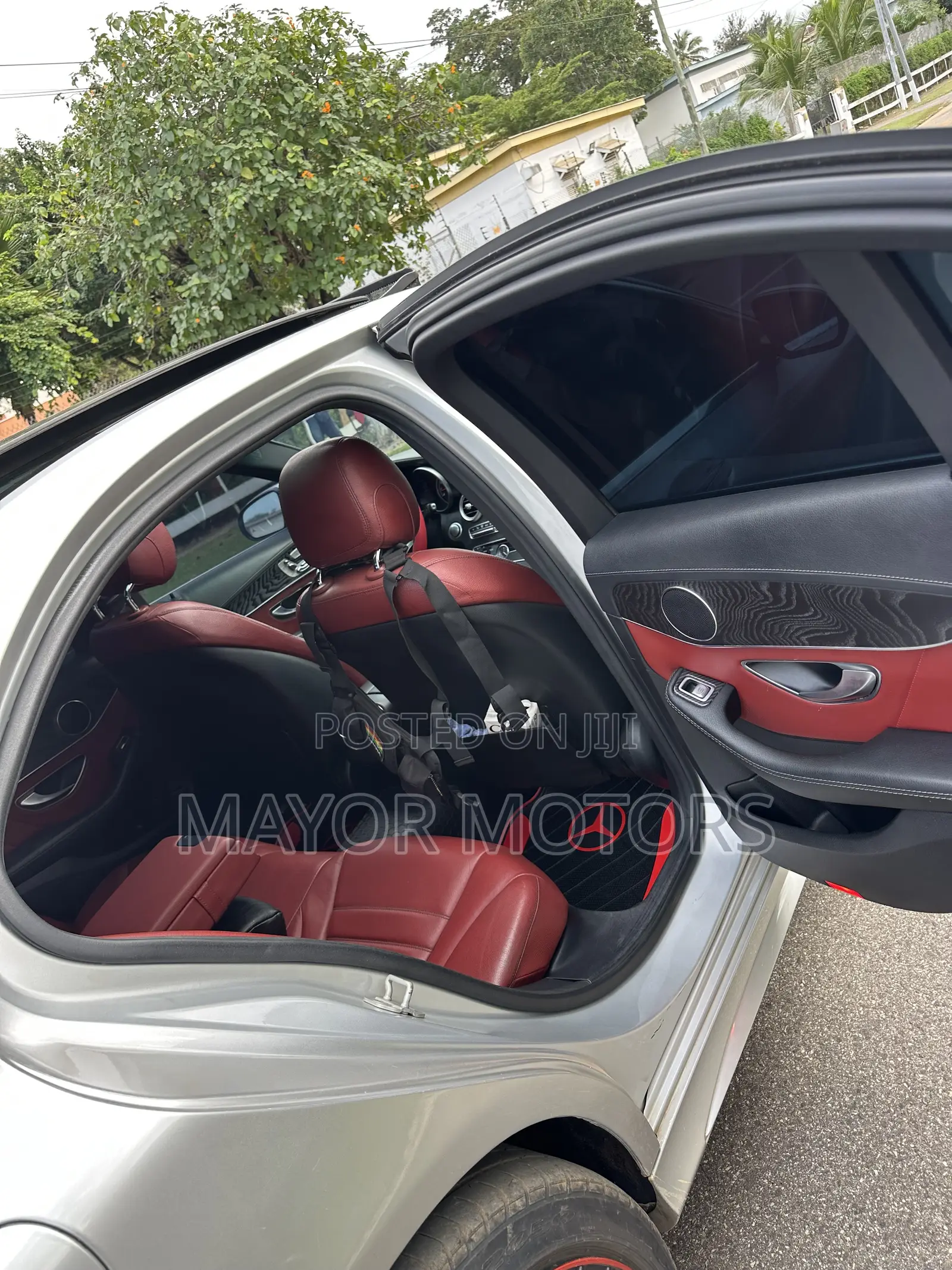 Mercedes-Benz C300 Luxury 4dr AWD 4Matic Sedan (2.0L 4cyl 7A) 2015