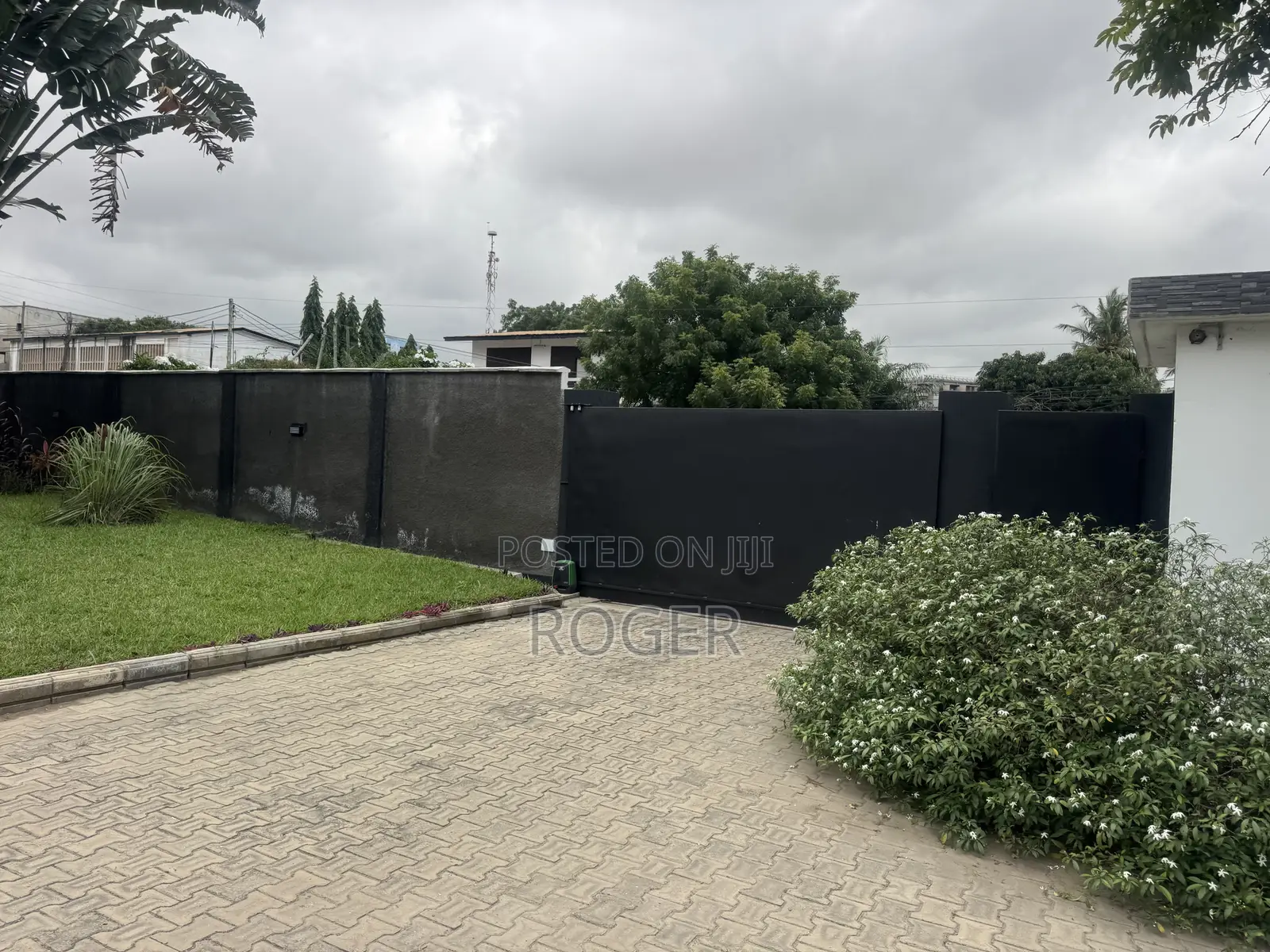 5bdrm Mansion in Cantonment, Cantonments for rent