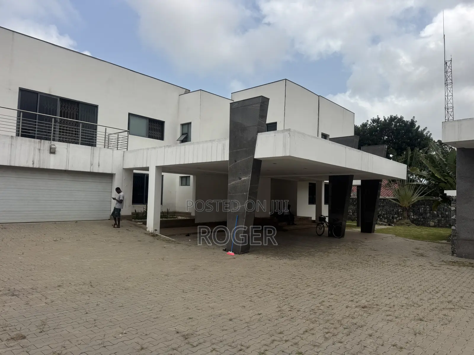 8bdrm Mansion in Cantonment, Cantonments for rent