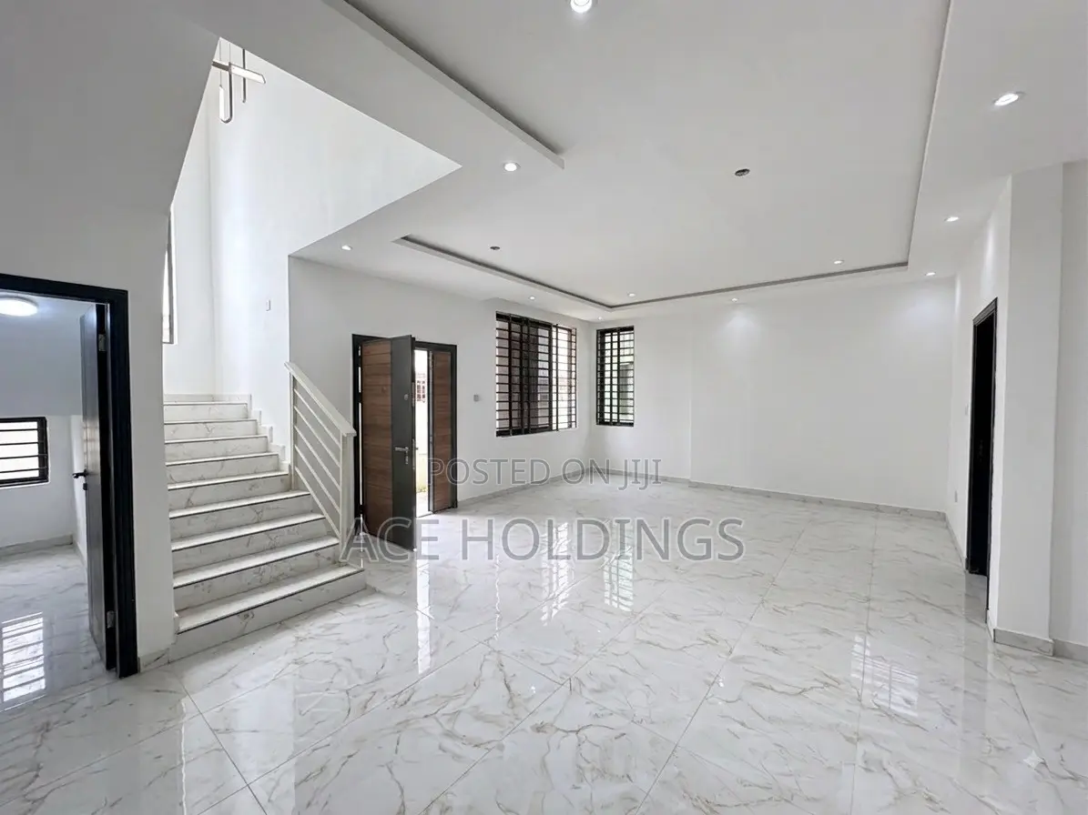 4bdrm House in Adjiringanor, School Junction for sale
